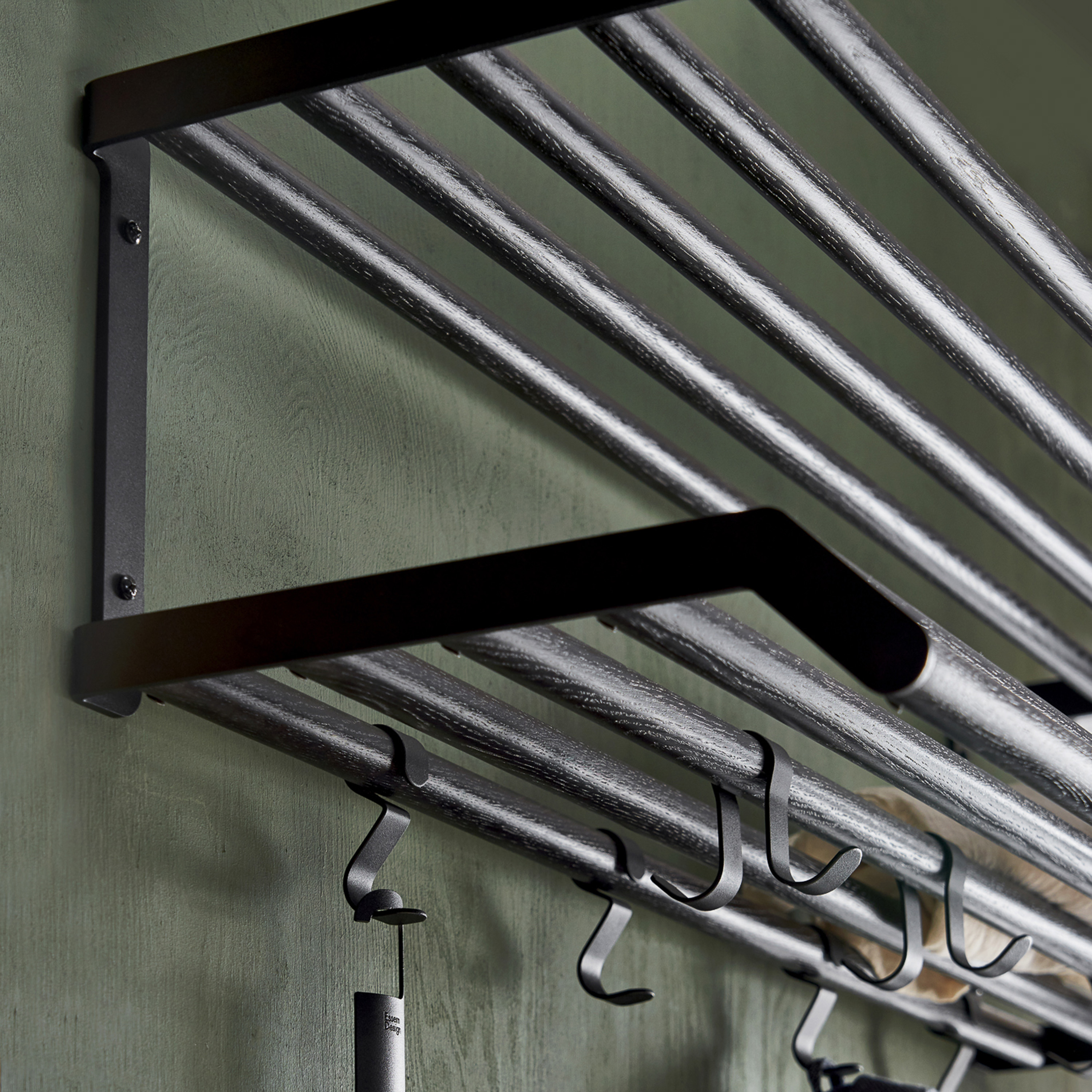 Essem Design Tamburin Hatthylla Svartbetsad Ek/Svart 100cm