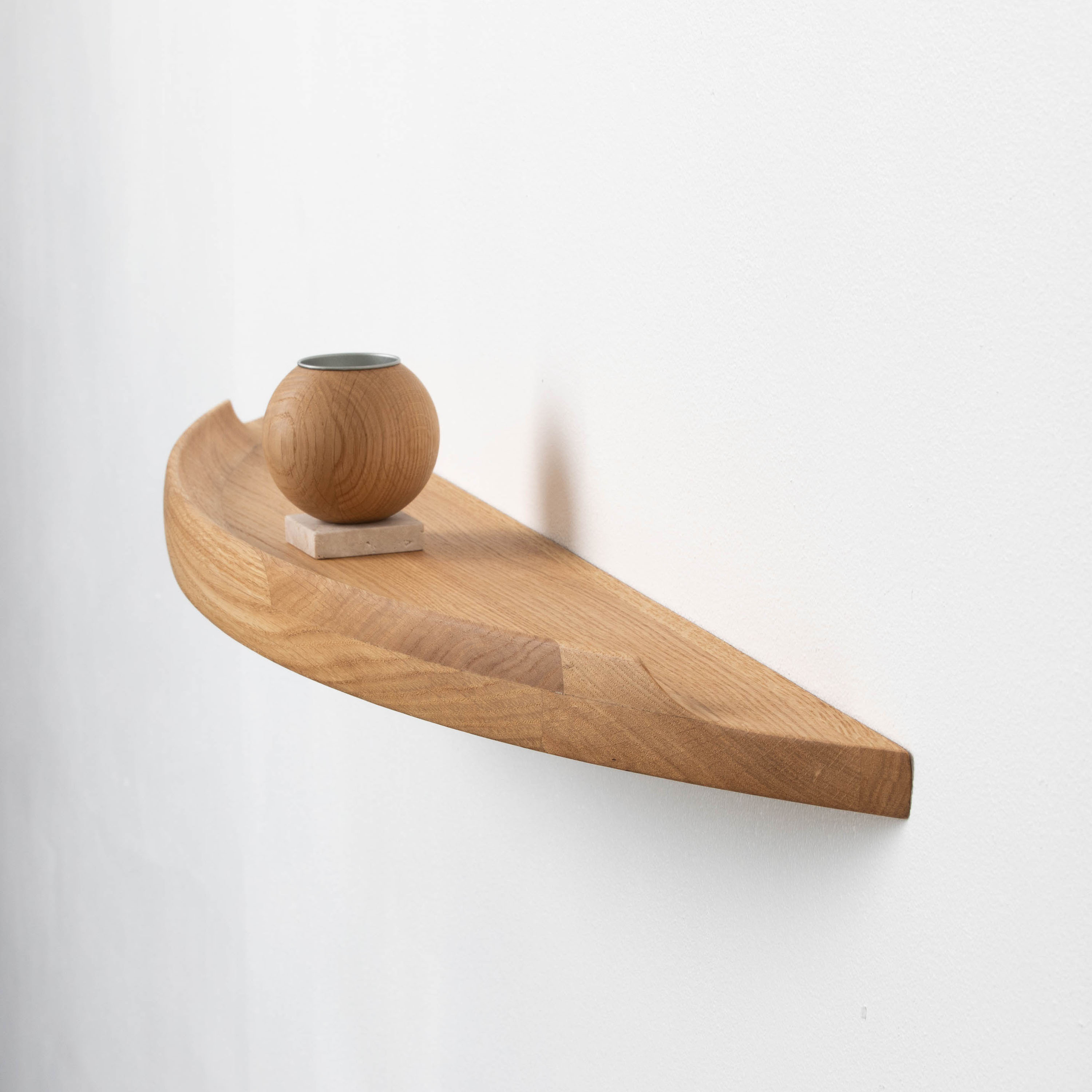 Aakjaer Furniture Arcus Vegghylle Naturo ljet Eik Medium