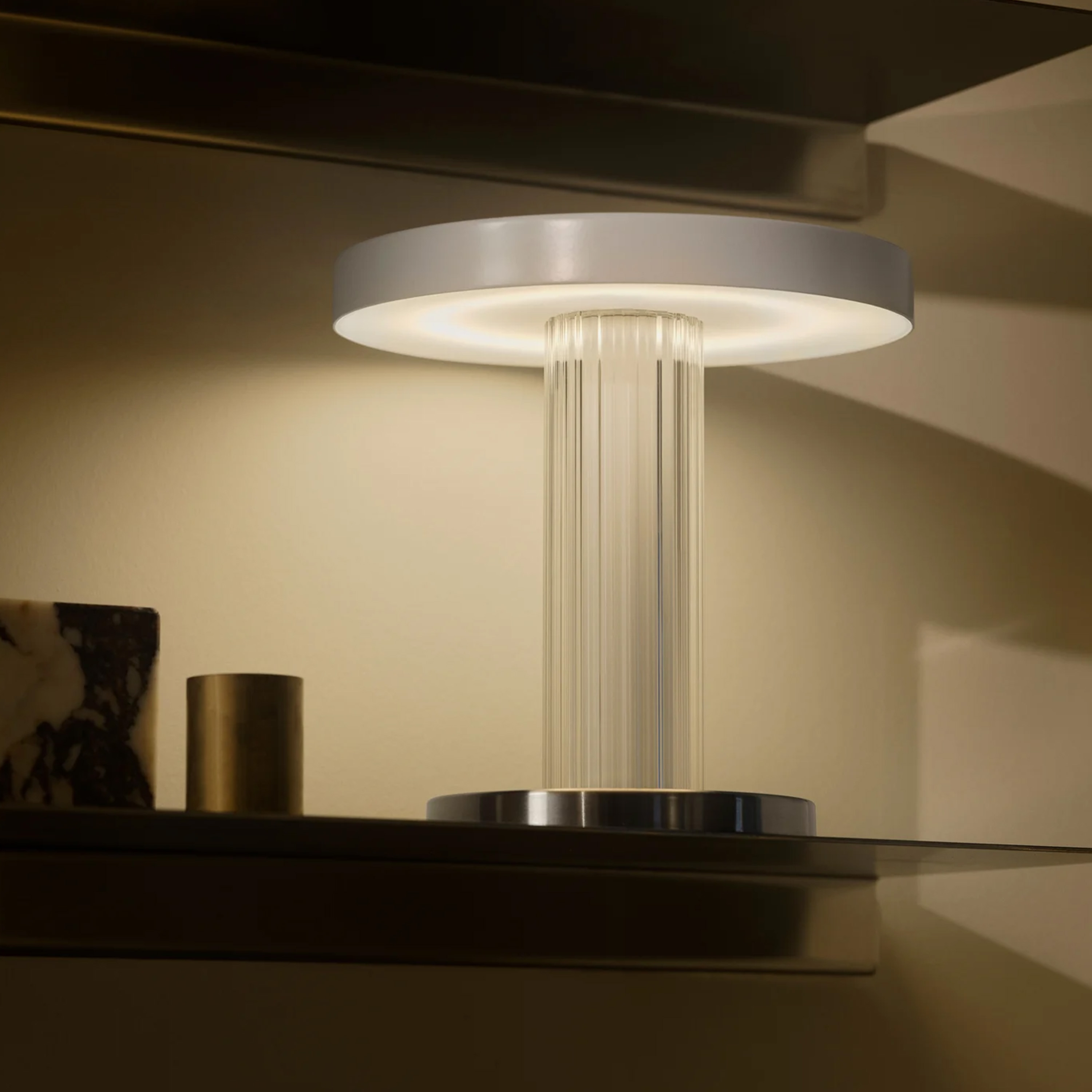 Design For The People Trezzi Bærbar Bordlampe Hvit