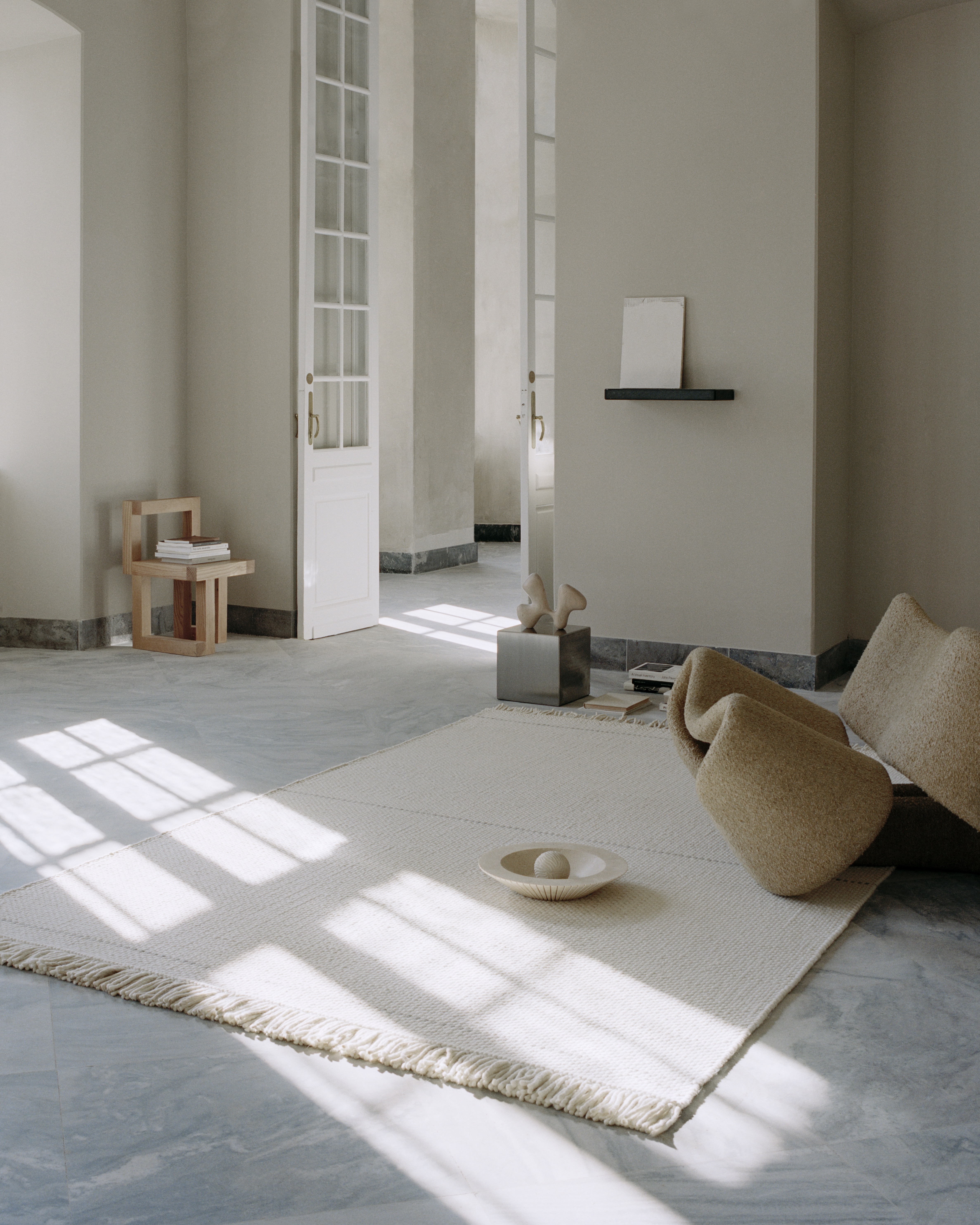 Linie Design Awakened Mind Ullmatta White 250x350