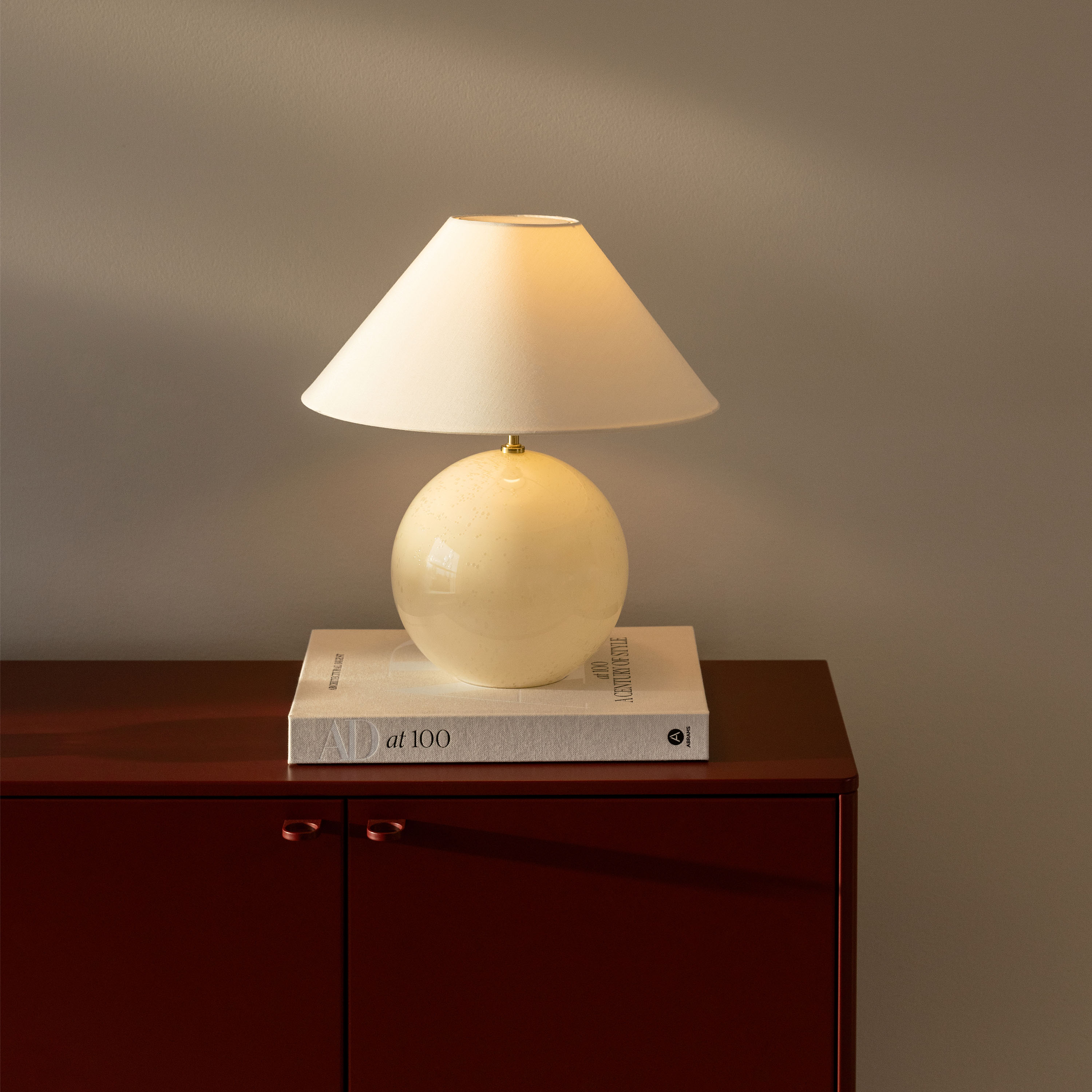 Globen Lighting Iris Pöytävalaisin Creme 35