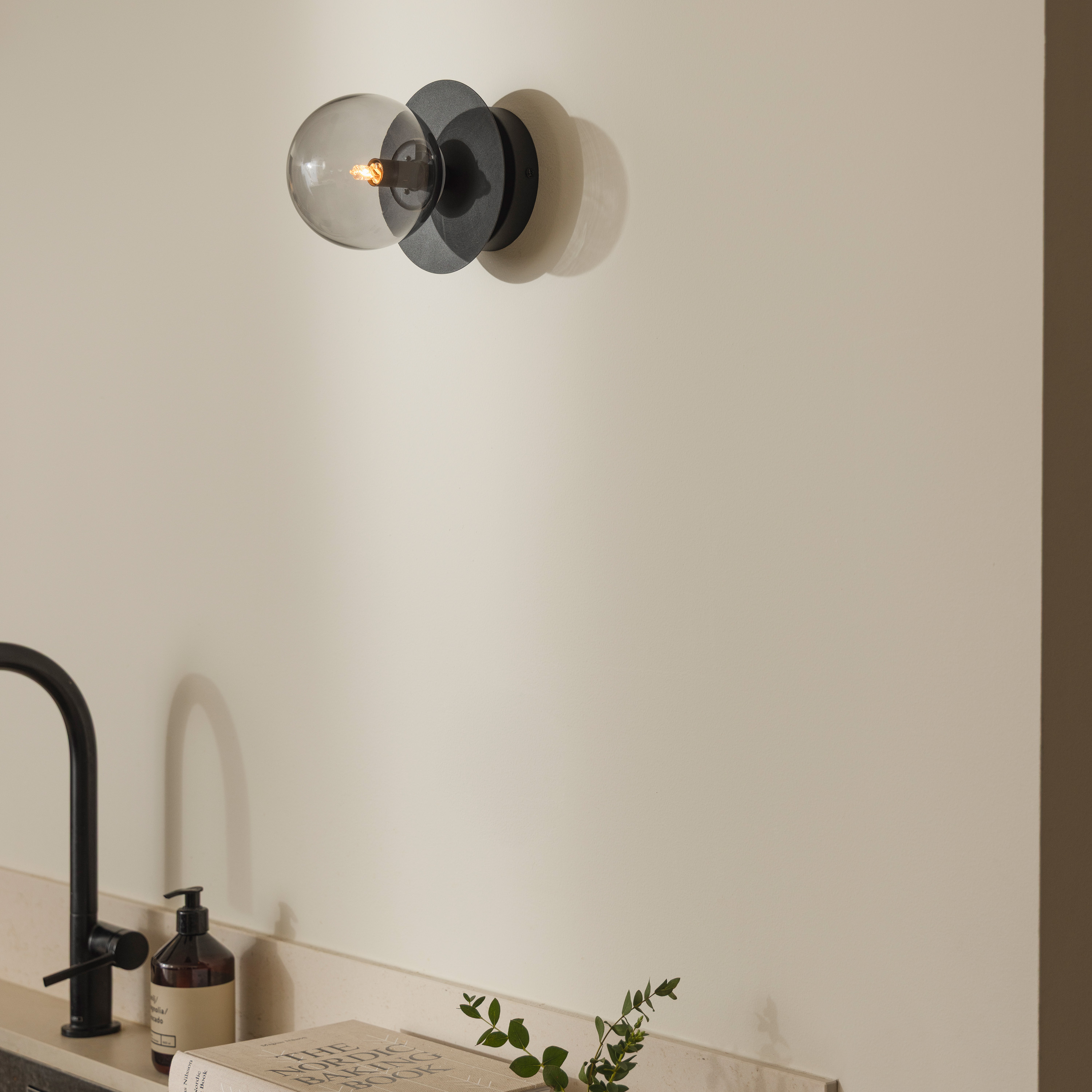 Globen Lighting Art Deco Vägglampa/Plafond Black/Smoke Ø16