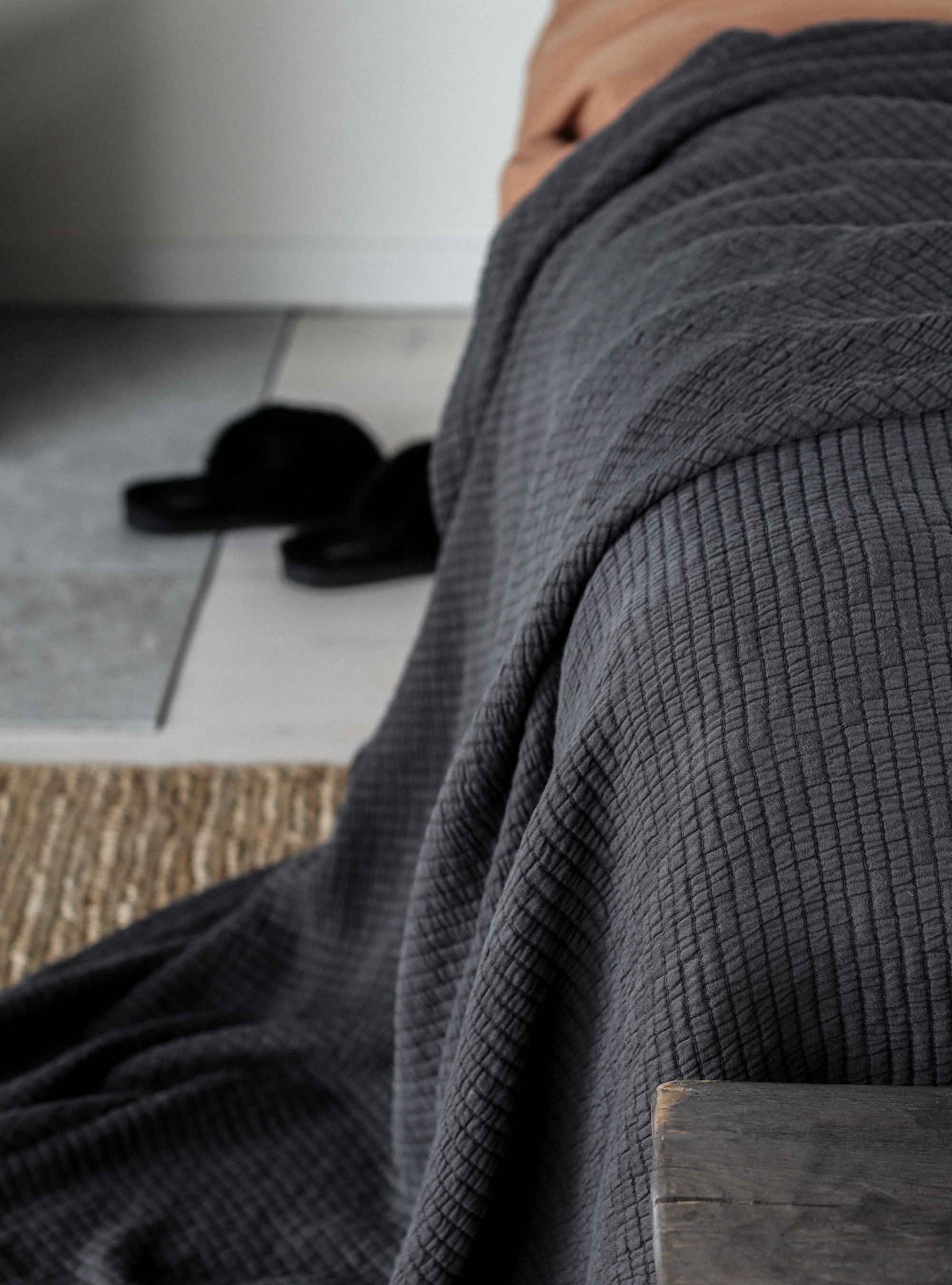 Tell me more Brick Überwurf Anthrazit 140x200