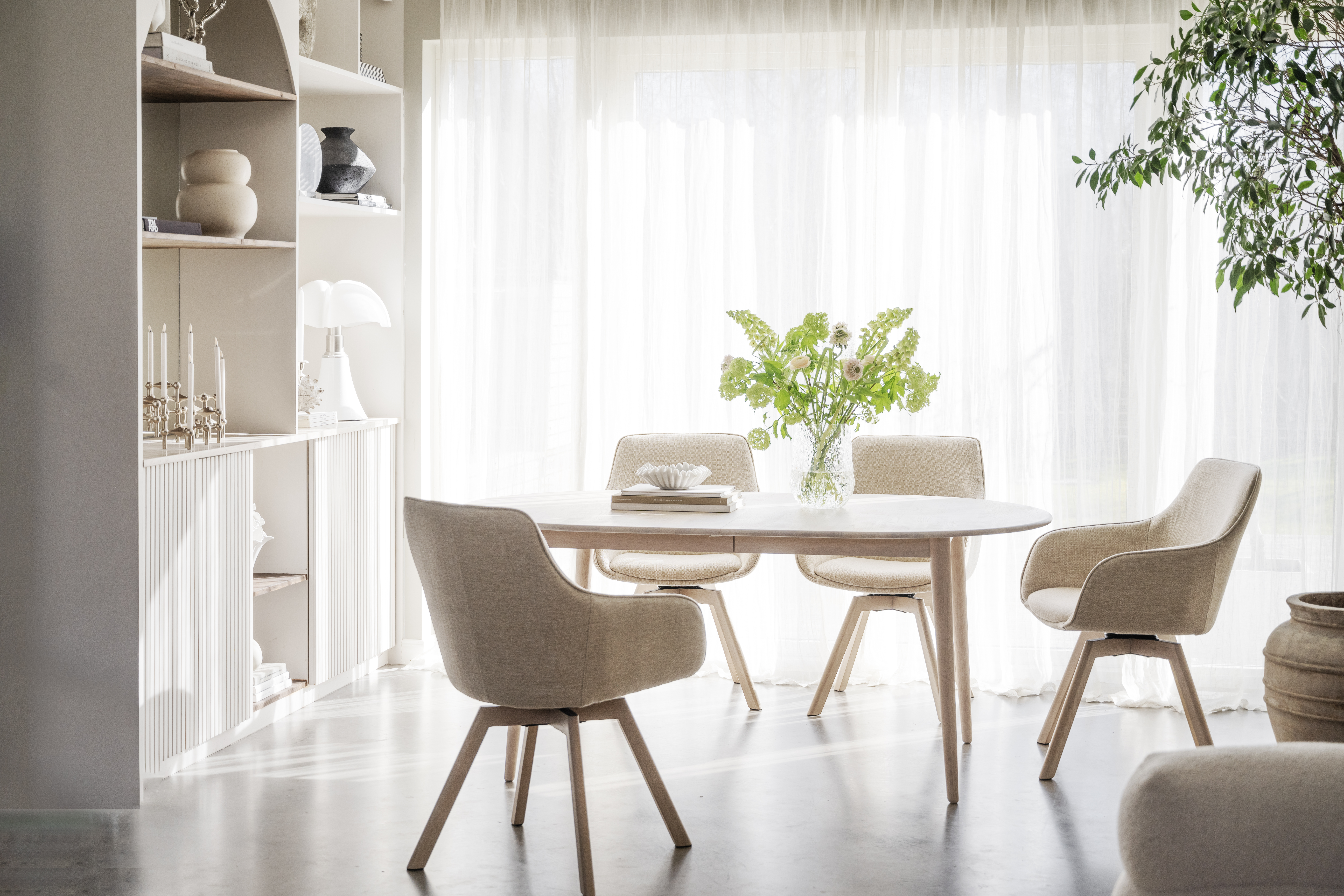 Rowico Home Alison Karmstol Ljusbeige/Vitpigmenterad Ek