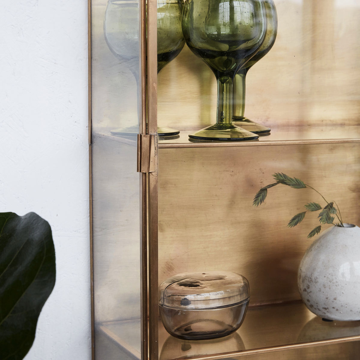 House Doctor Glass Väggskåp Mässing 80cm