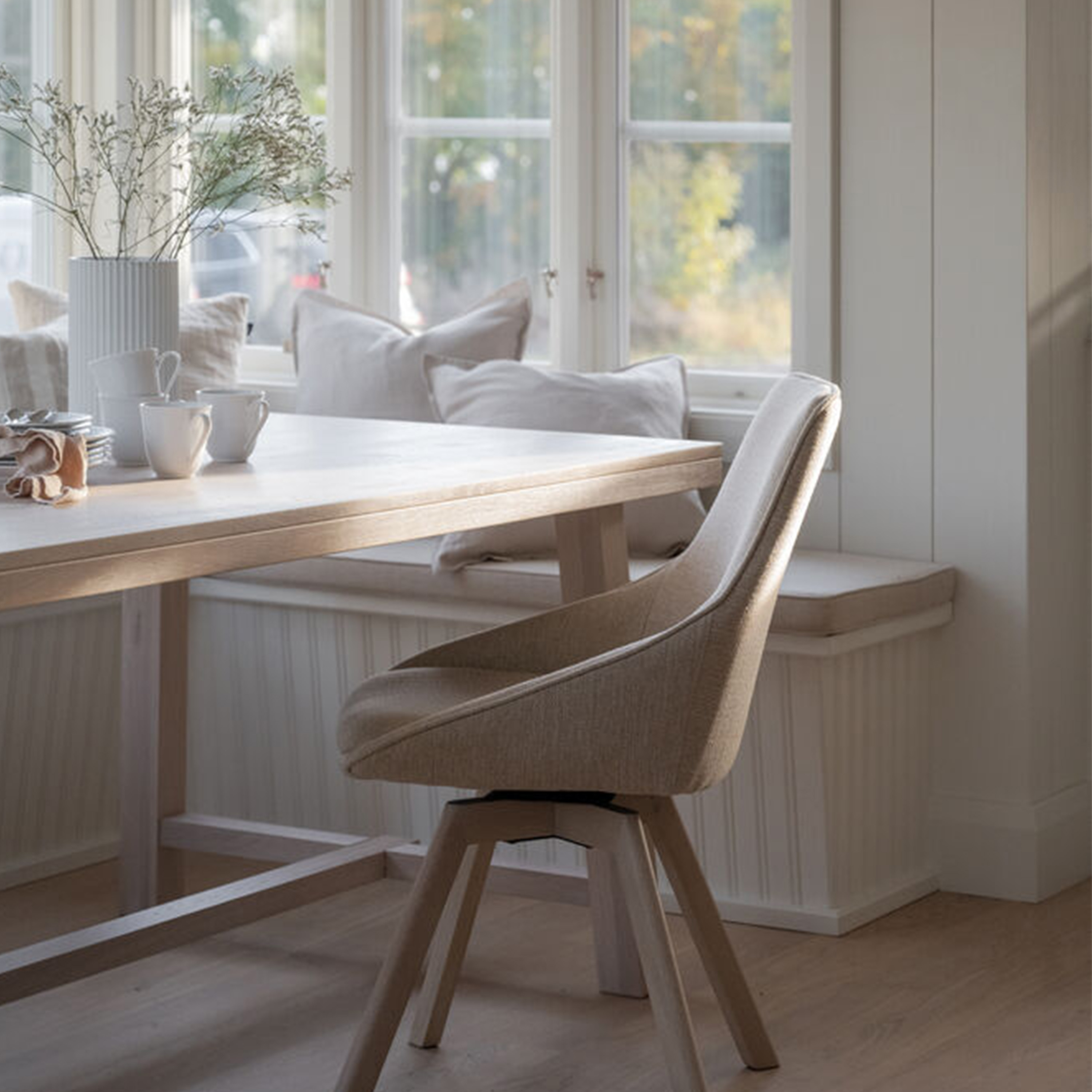 Rowico Home Alison Matstol Ljusbeige/Vitpigmenterad