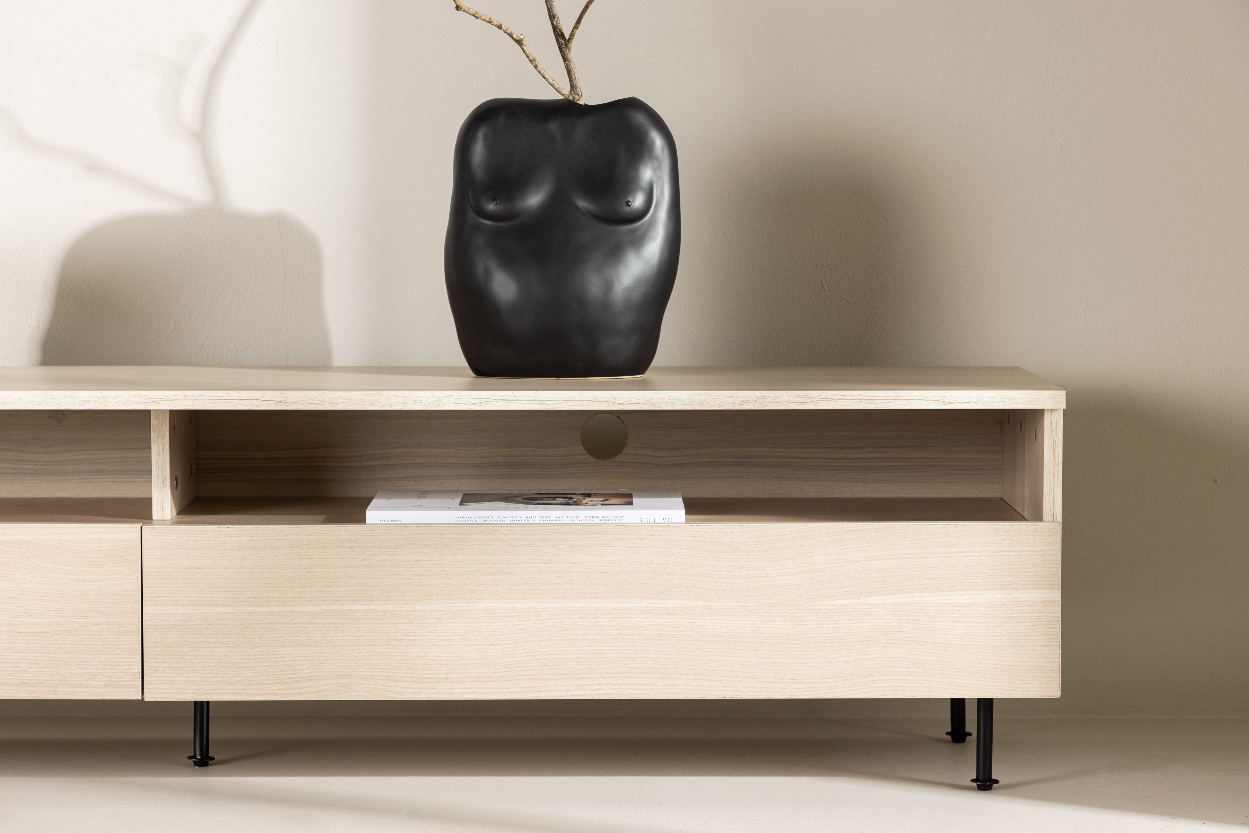 Venture Home Navarra TV-Bänk Matte Black/Whitewash 180cm