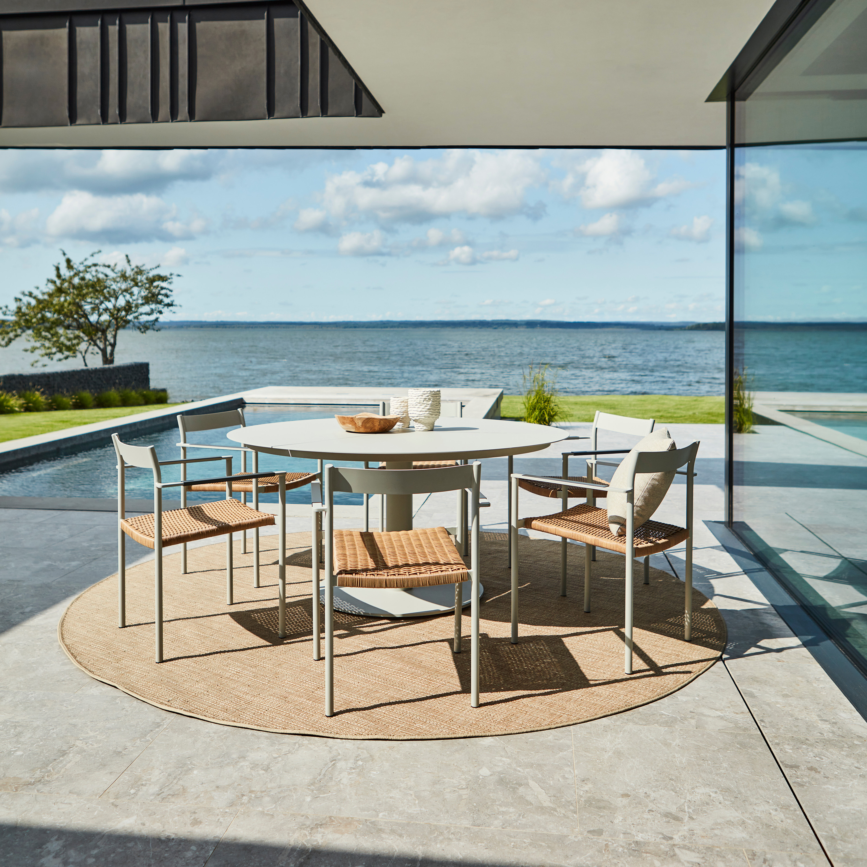 Brafab Peace Matbord Light Grey Ø150