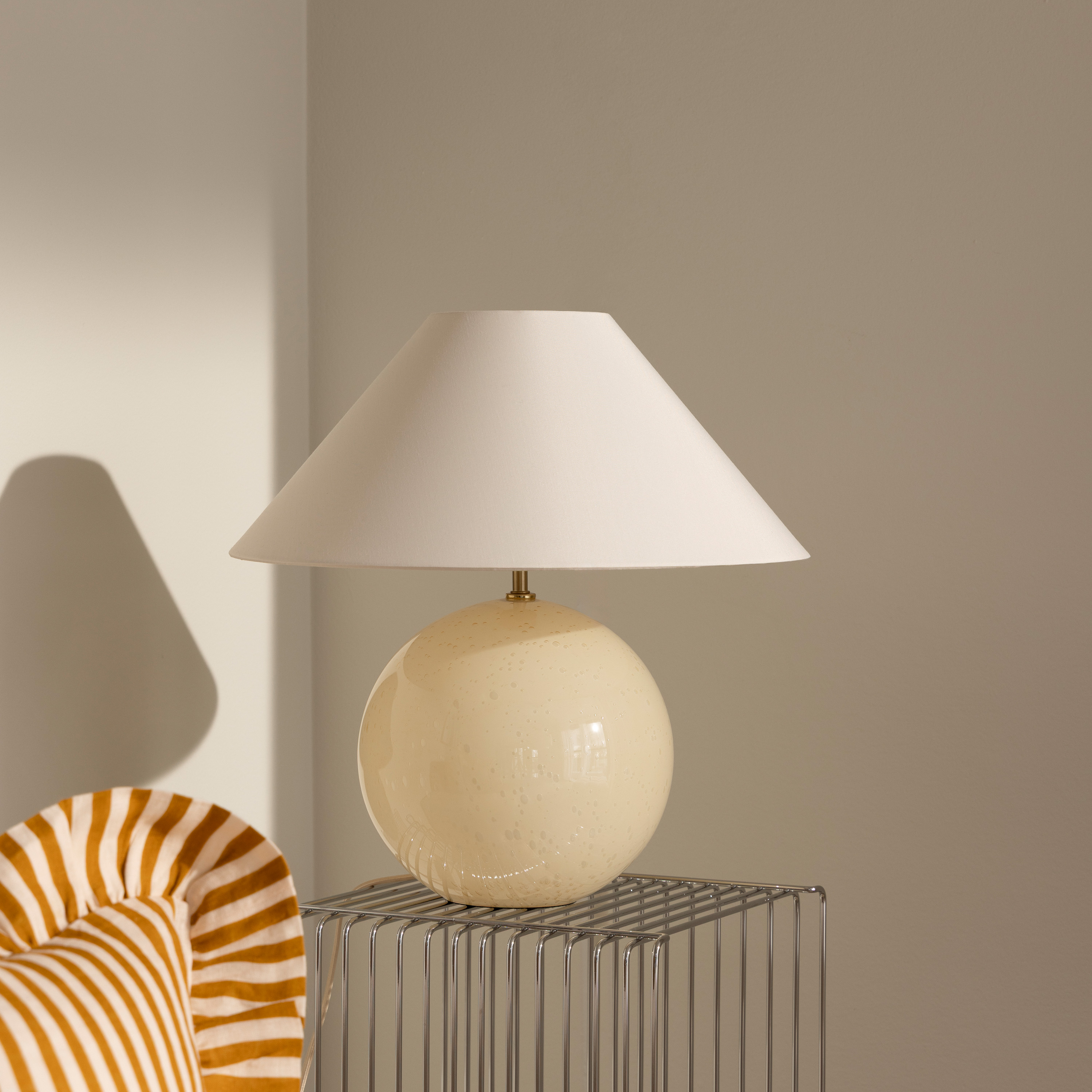 Globen Lighting Iris Pöytävalaisin Kermanvalkoinen 45cm