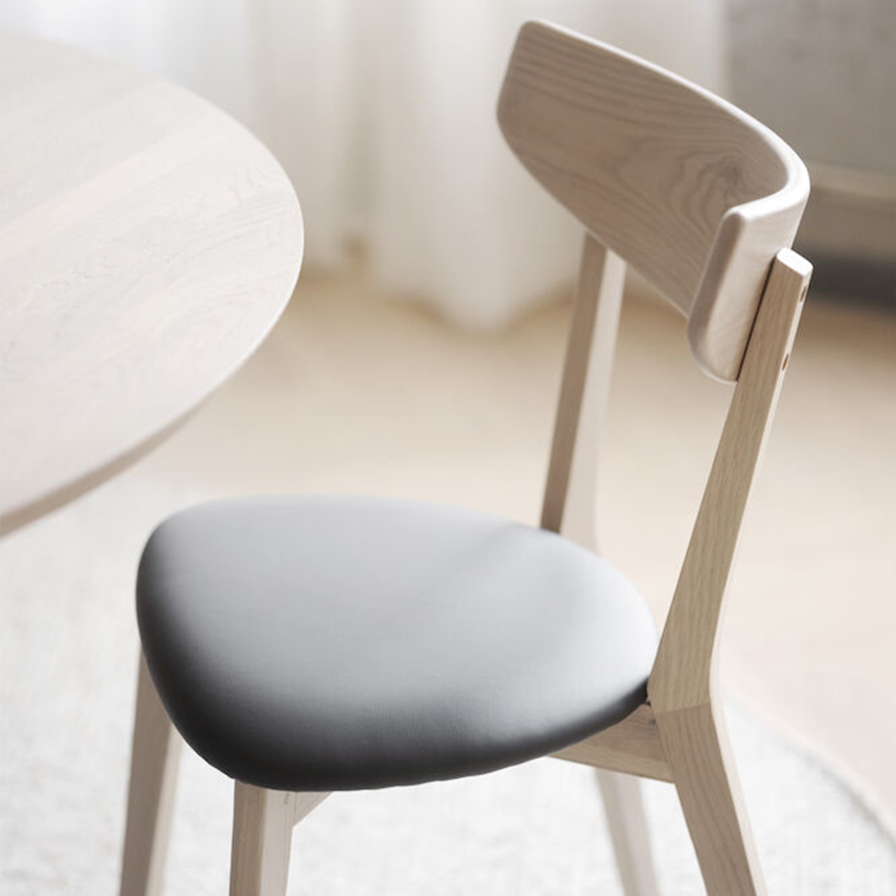 Rowico Home Ami Matstol Vitpigmenterad/Svart