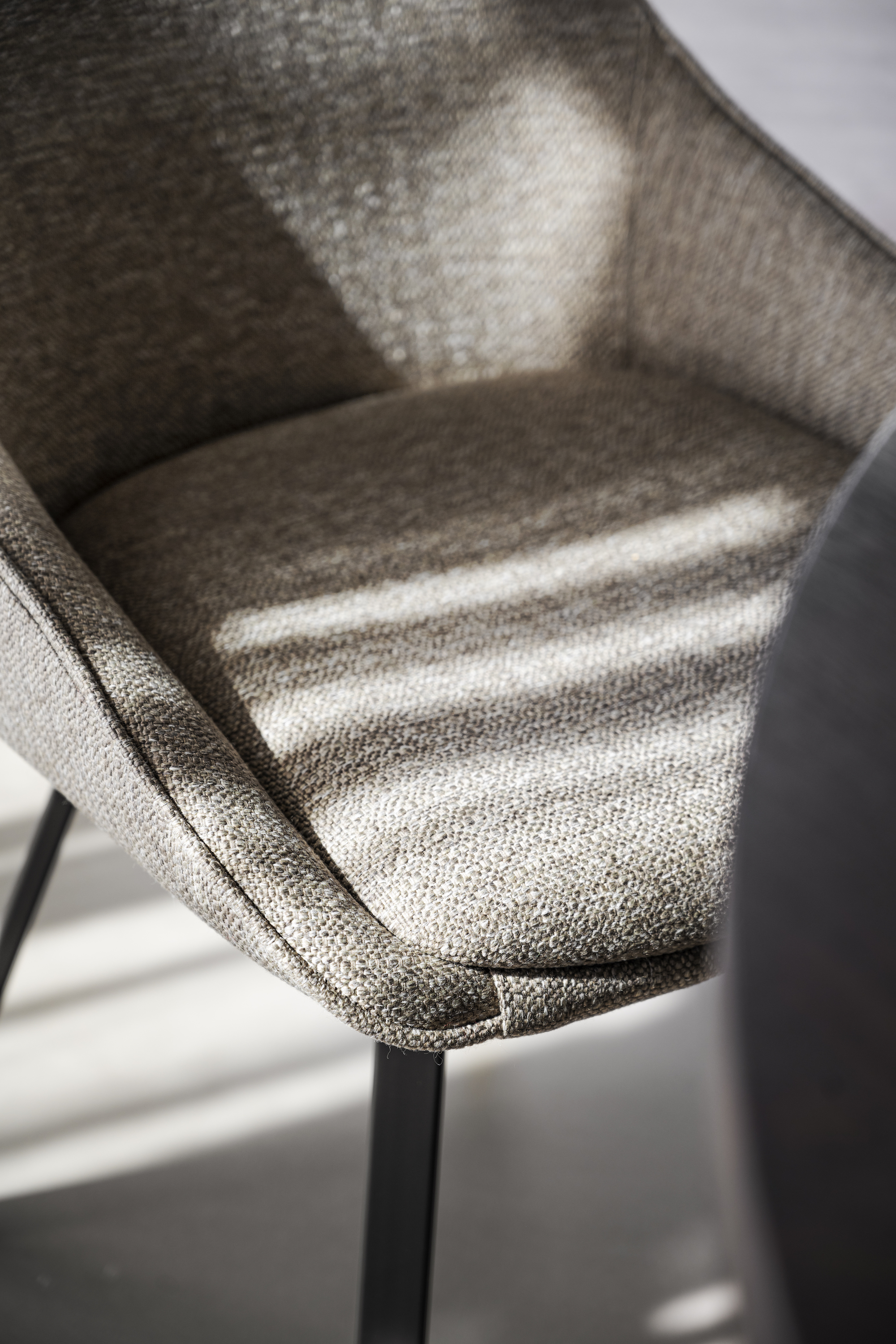 Rowico Home Alison Matstol Mörkbeige/Svart
