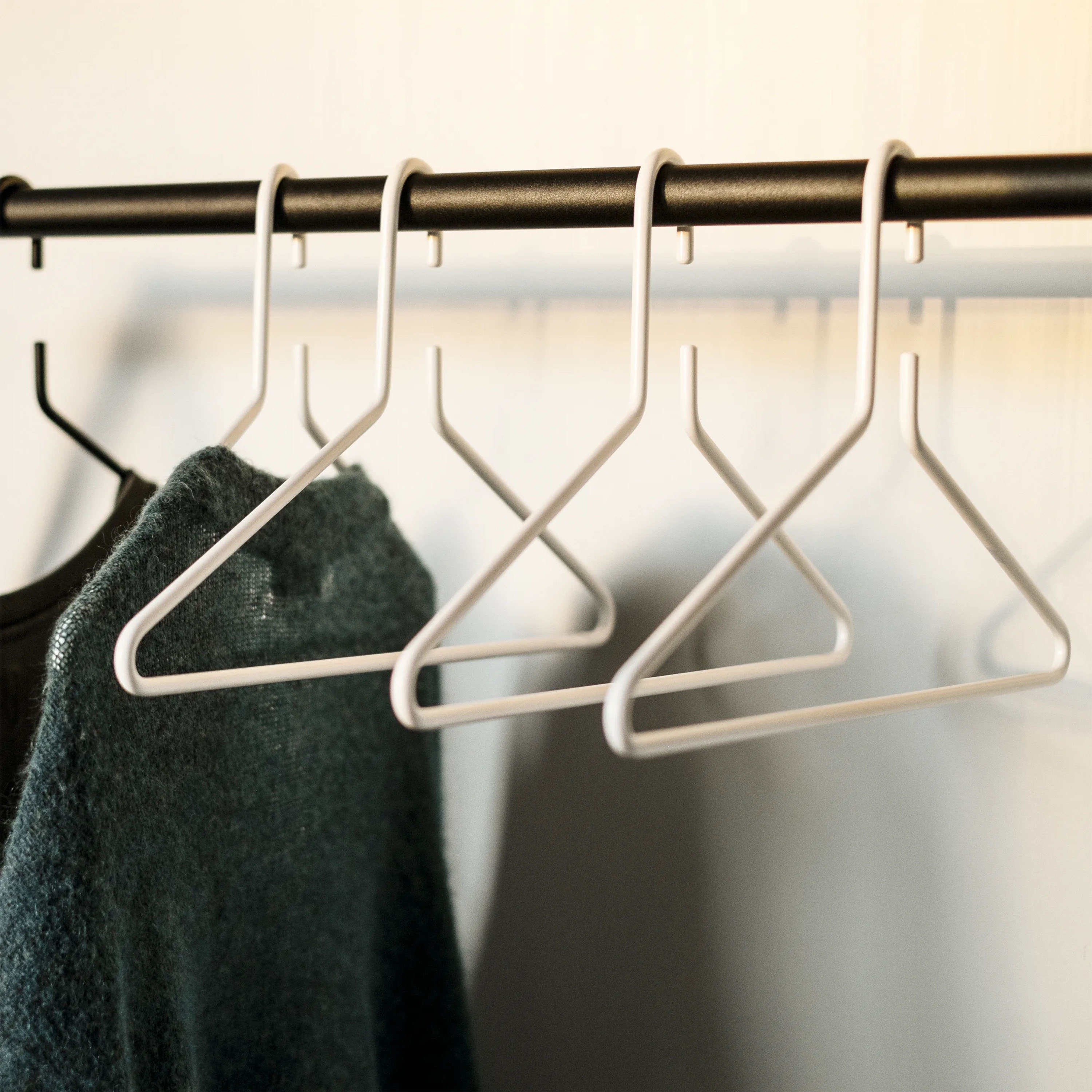 Essem Design Triangel Kleiderbügel Weiß 3er-Pack