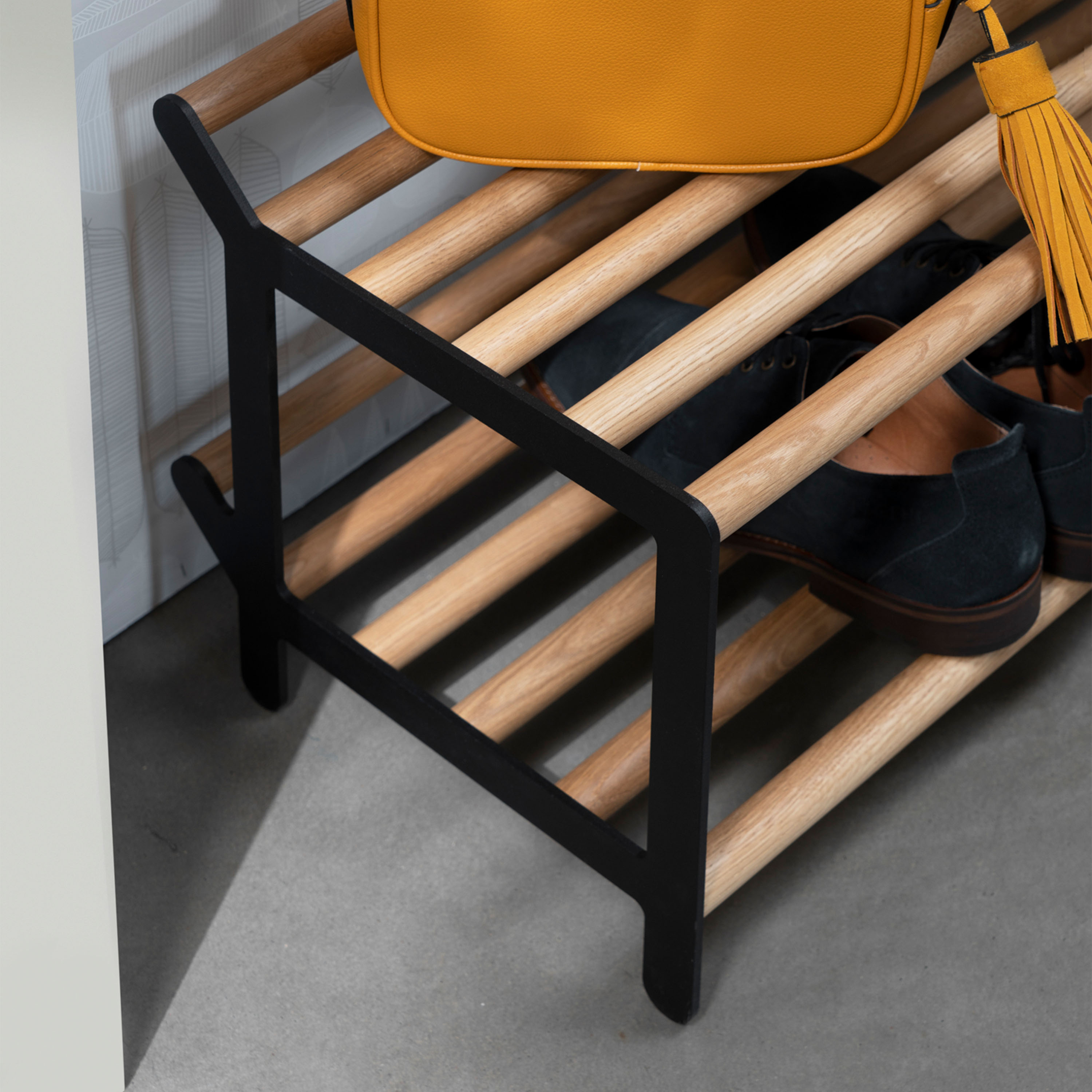 Essem Design Tamburin Kenkähylly Tammi/Musta 60cm