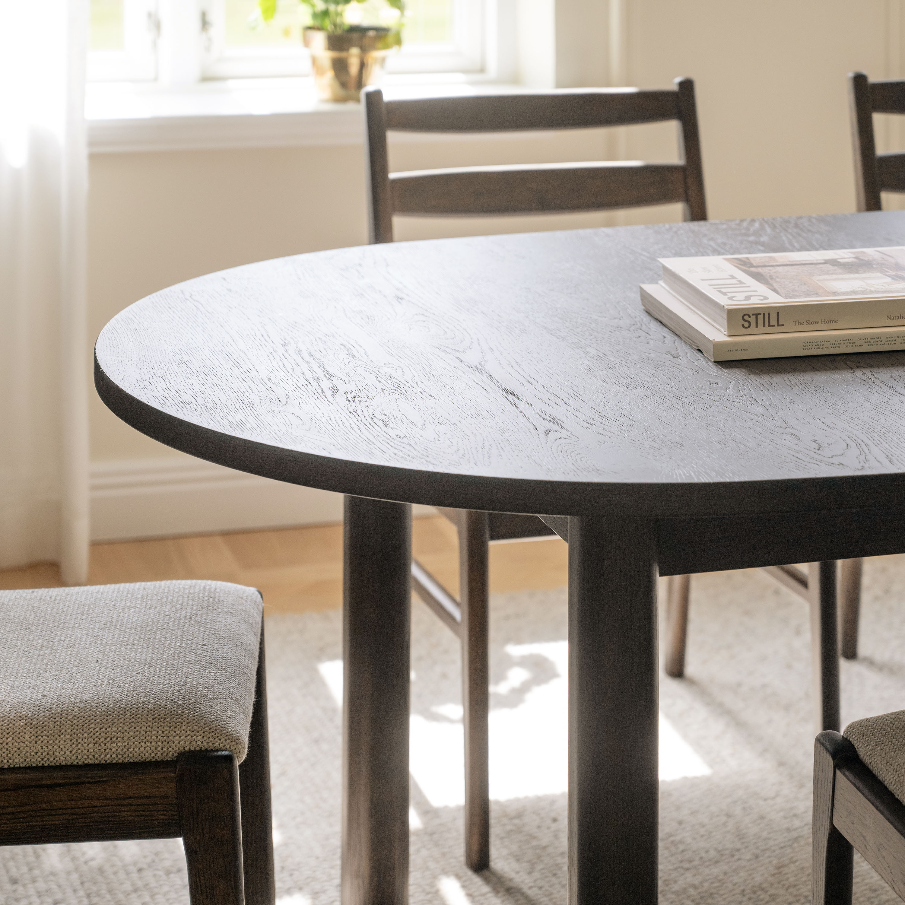 Rowico Home Gifford Matbord Brun Ø220