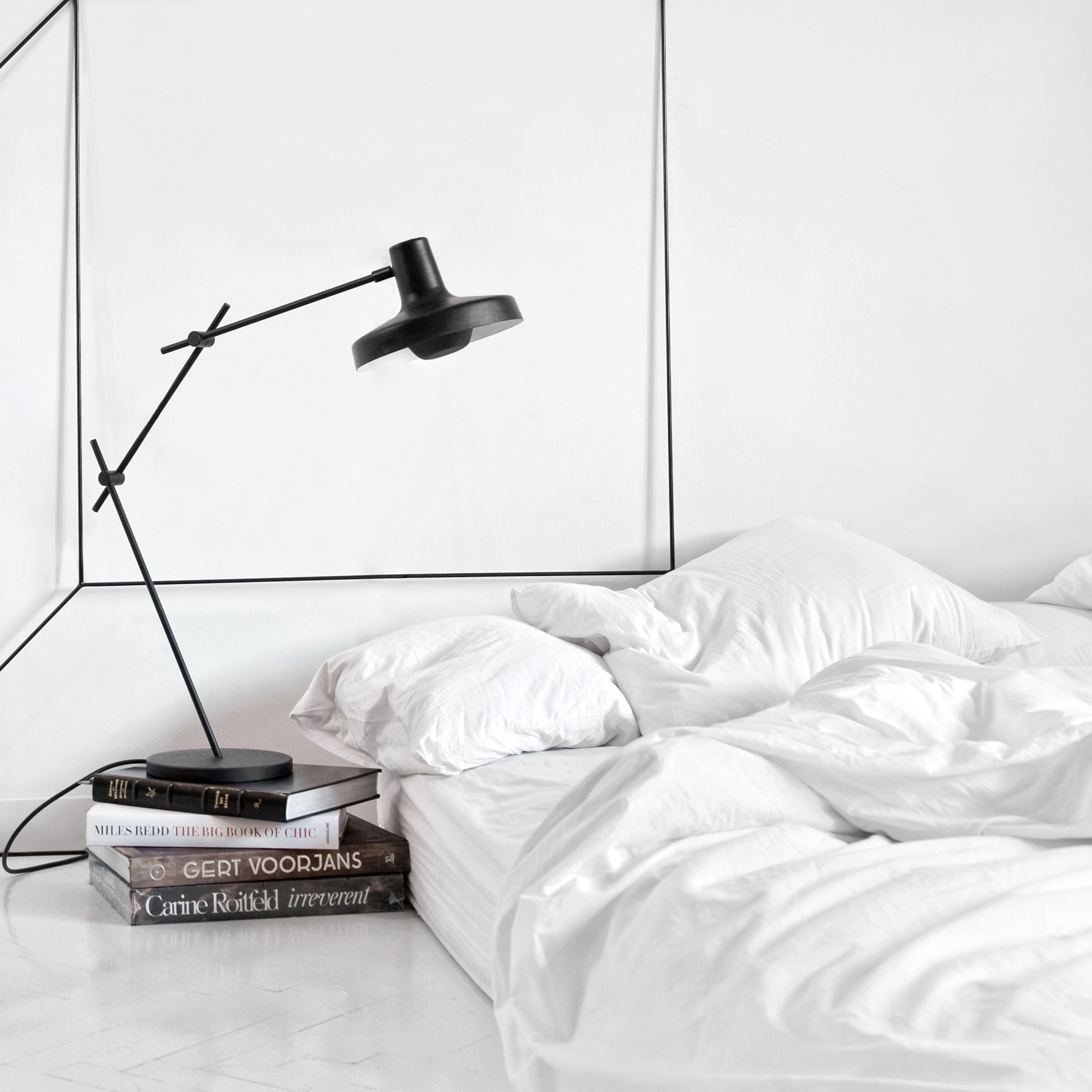 Grupa Arigato Tischleuchte Black