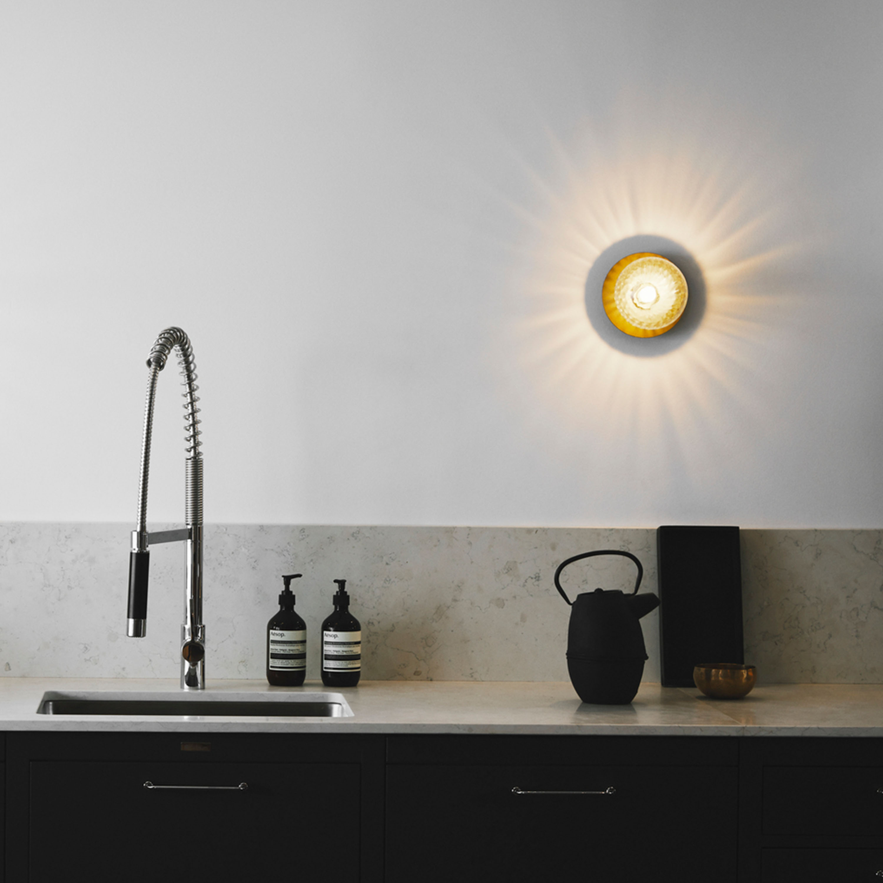 Nuura Liila 1 Vägg/Taklampa Nordic Gold/Optic Clear Medium