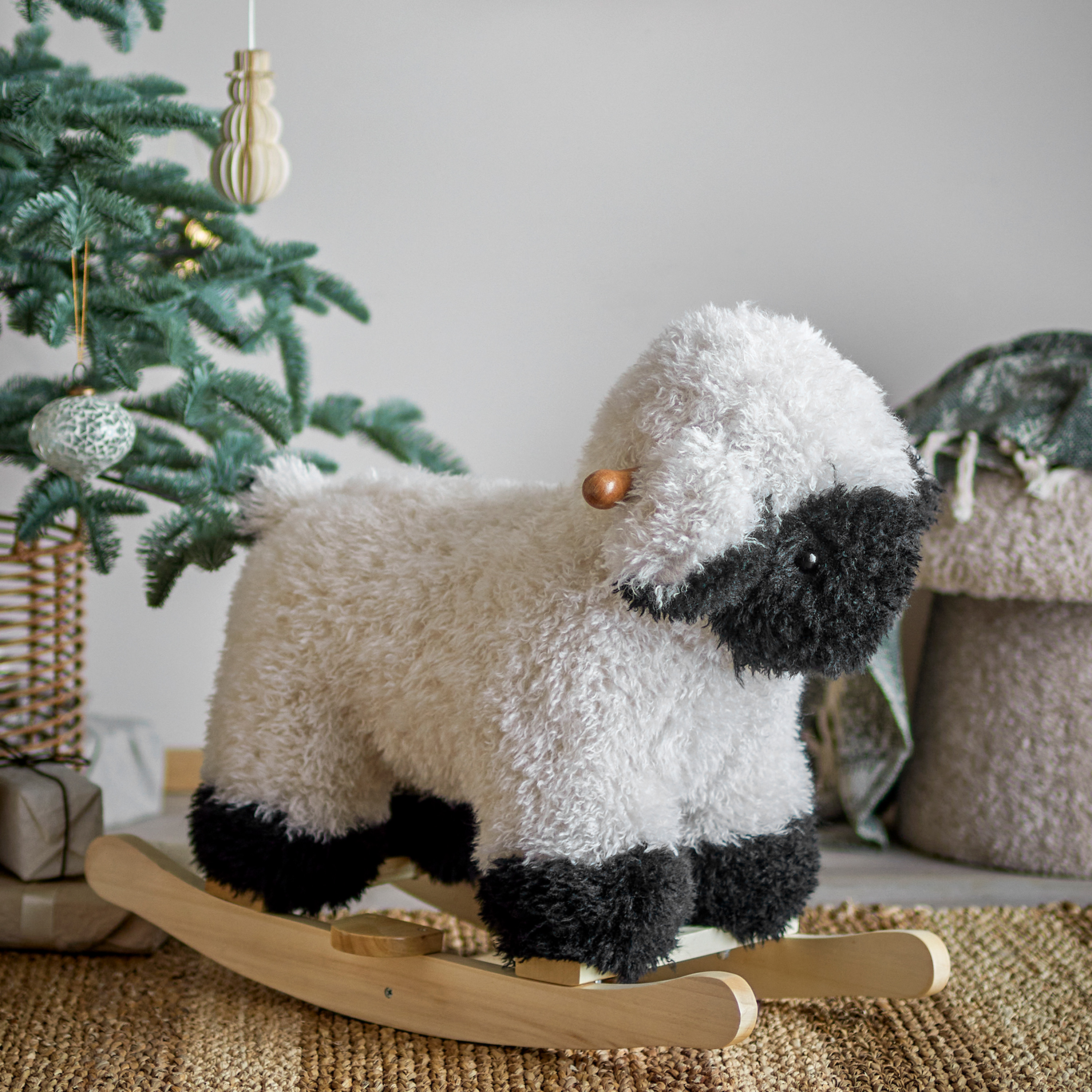 Bloomingville Dolly Får Gunghäst White