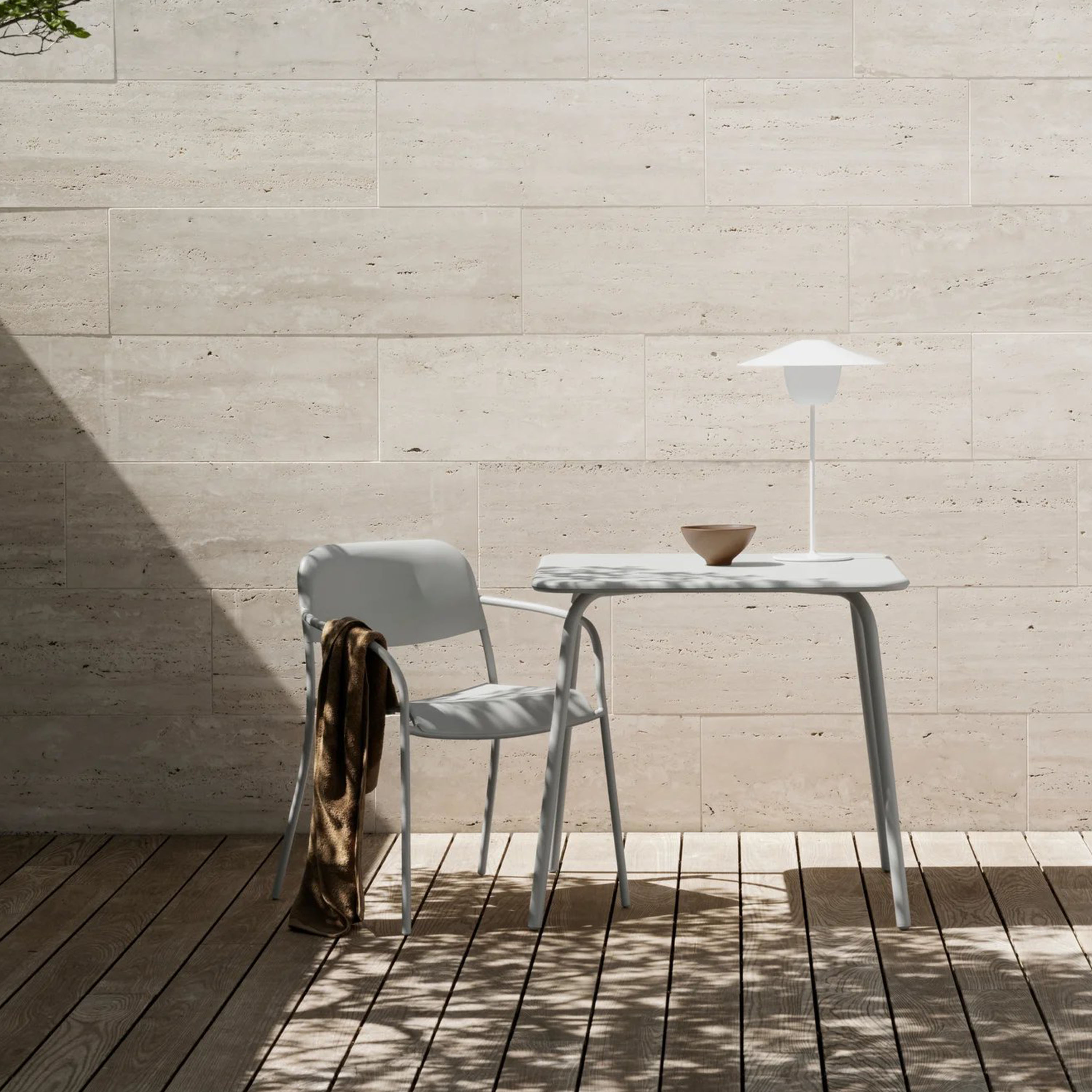 Blomus Yua Ulkokäsinojatuoli Silk Gray