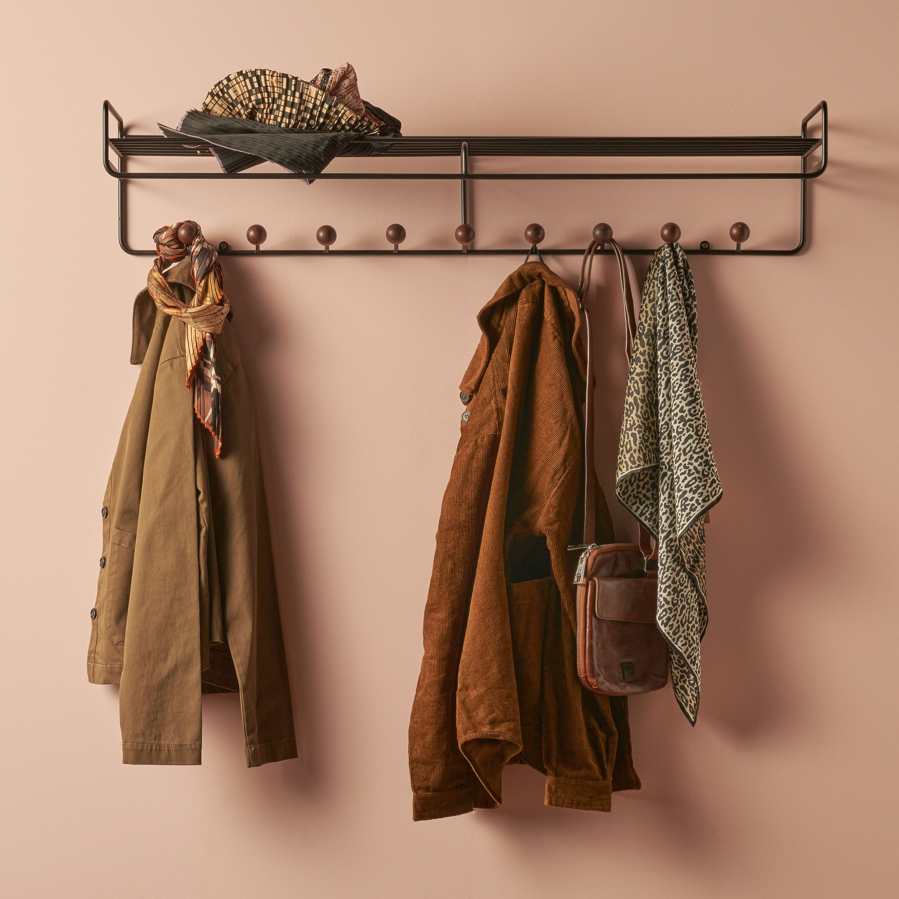 Maze Bill Hat Rack Black/Walnut Hue 102cm