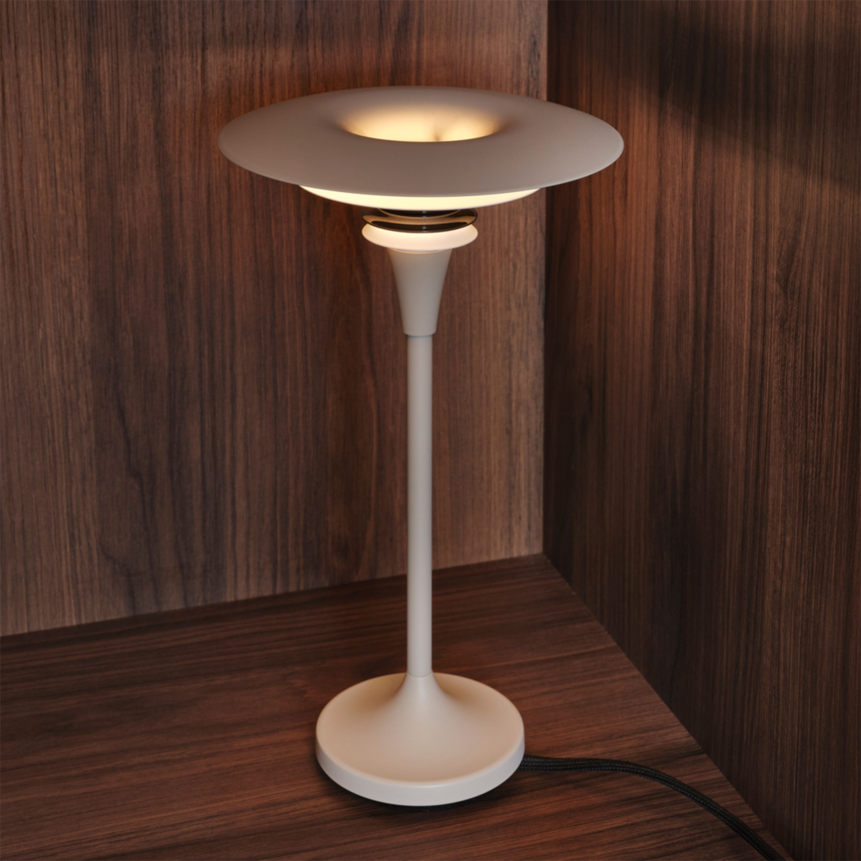 Belid Diablo Pöytävalaisin Mattavalkoinen/Rosehopea Hopea Ø30