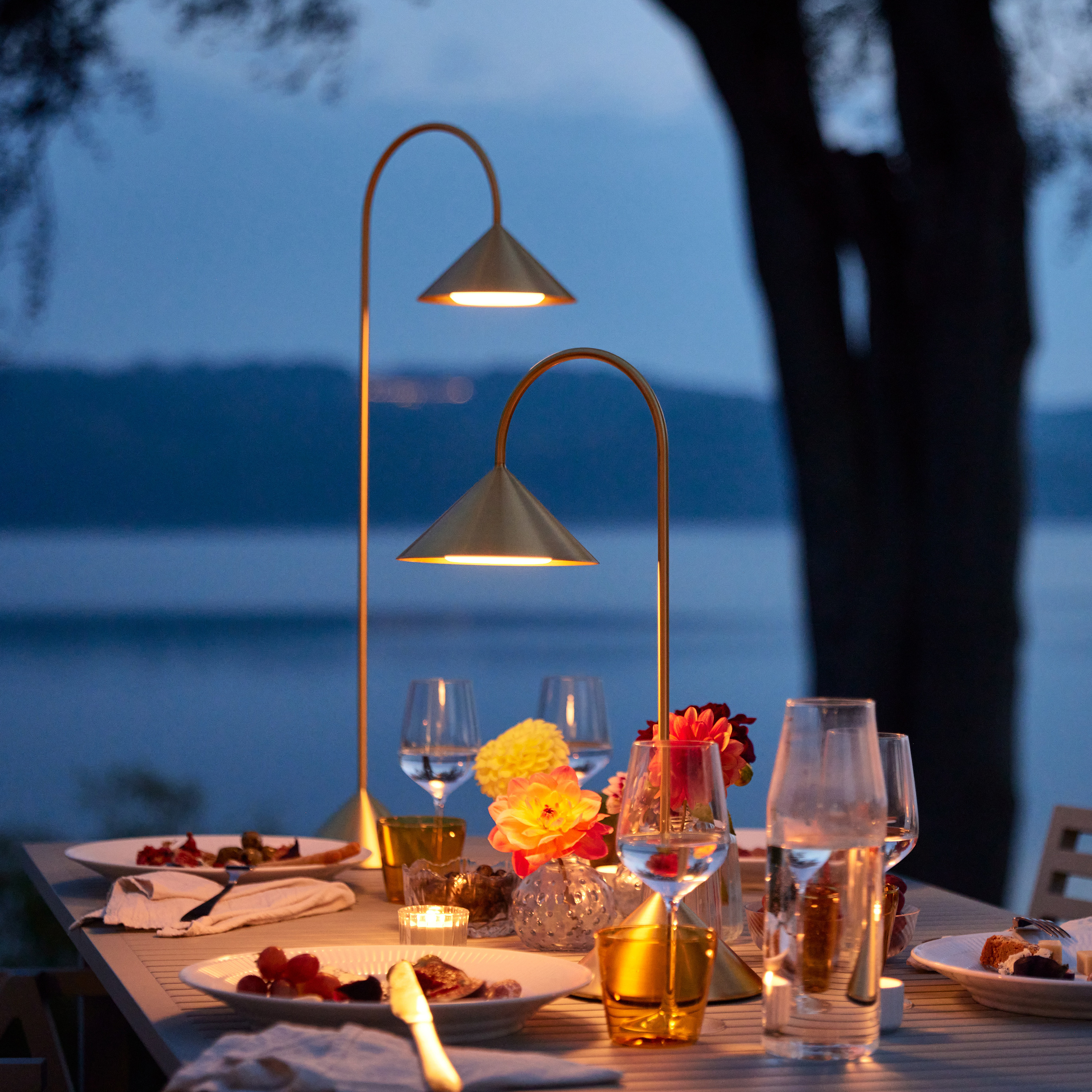 Frandsen Grasp Tragbare Tischlampe Solid Brass 47cm