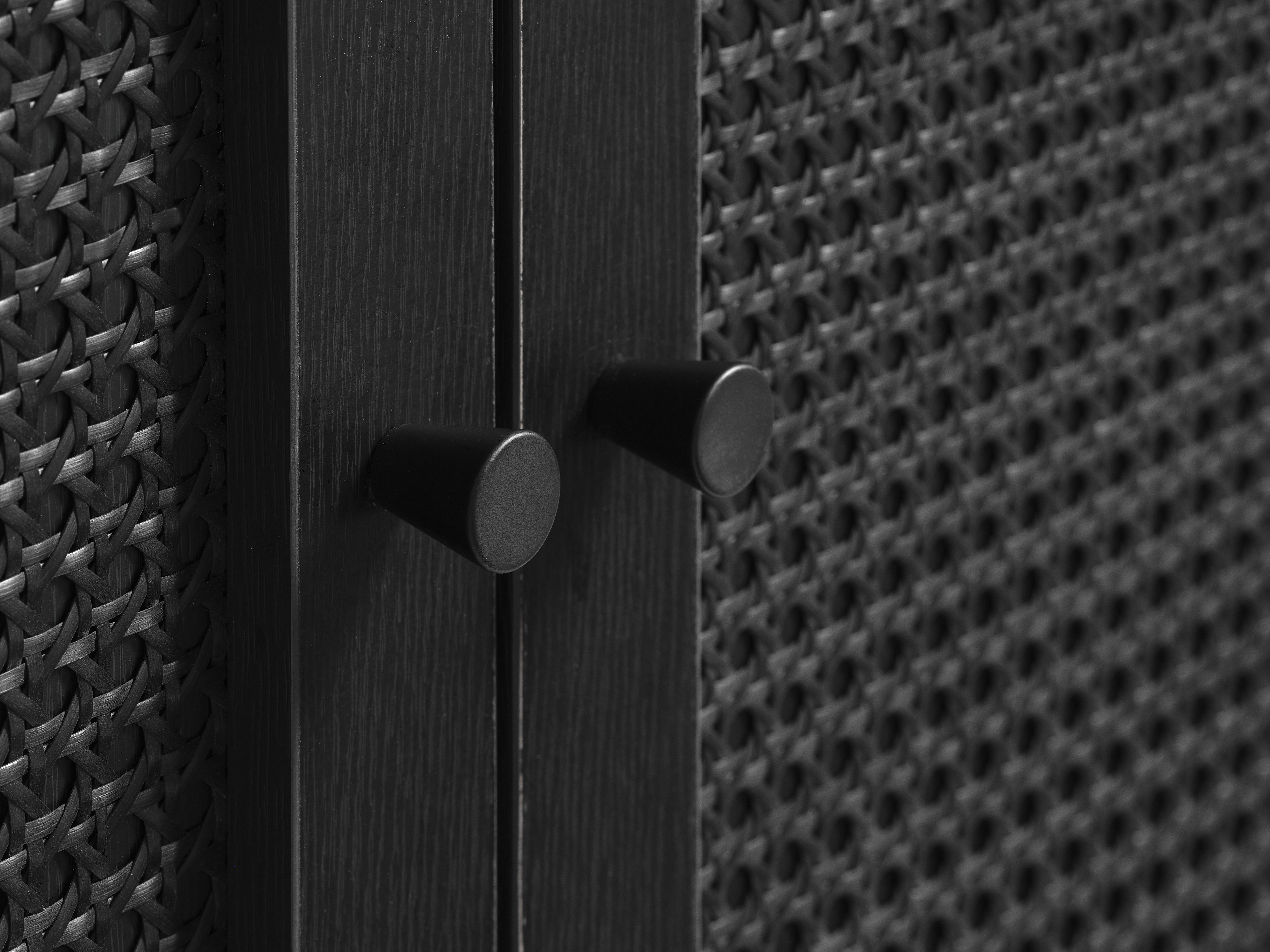 Nordic Home Elin Kaappi Black 135cm