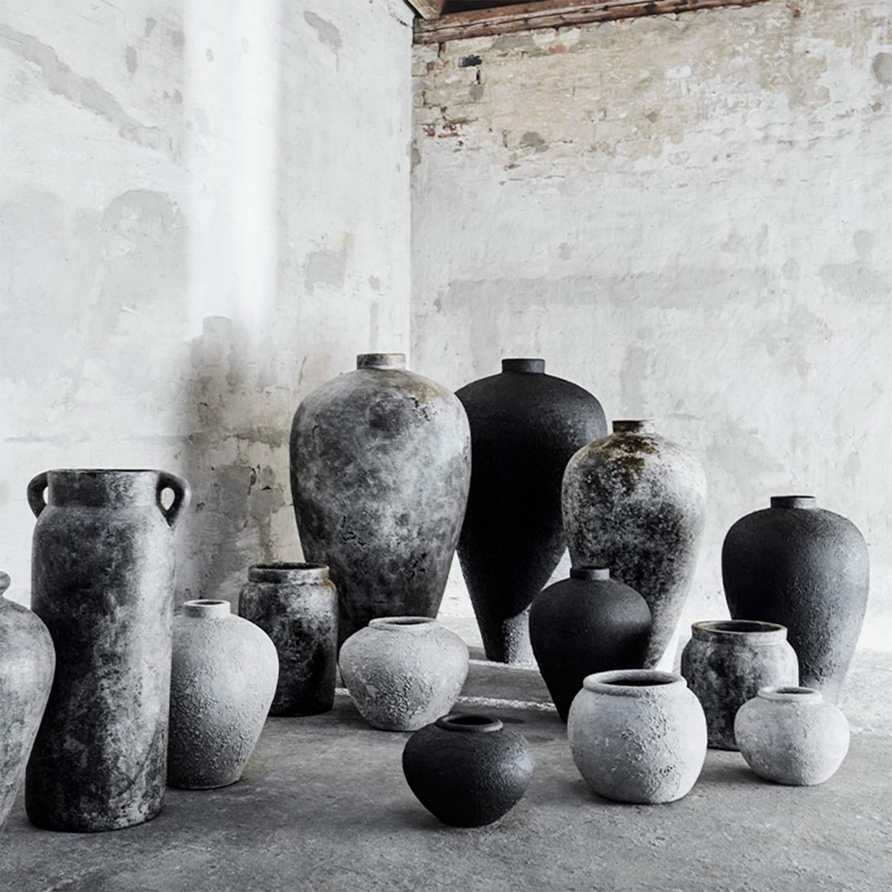 Muubs Luna Ruukku Black Terrakotta Ø56