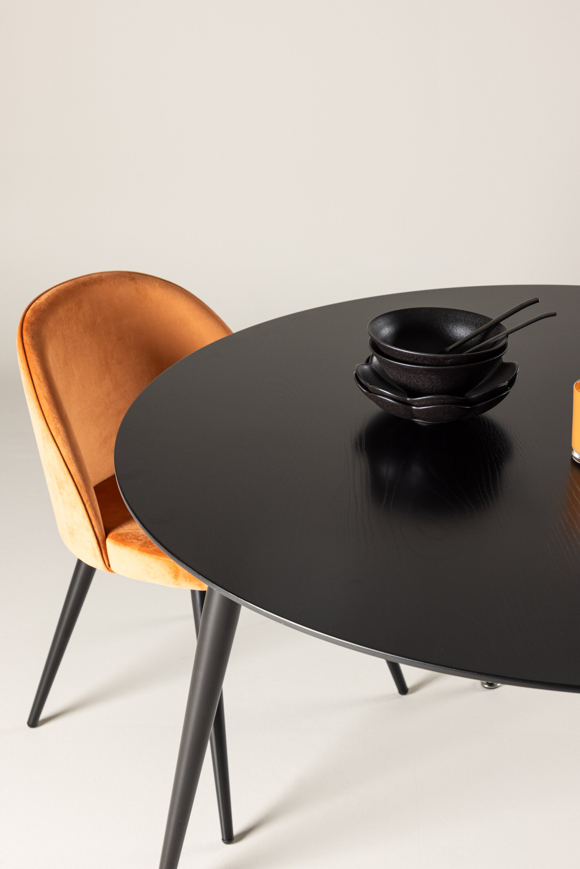 Venture Home Diana Matbord Svart Ø115