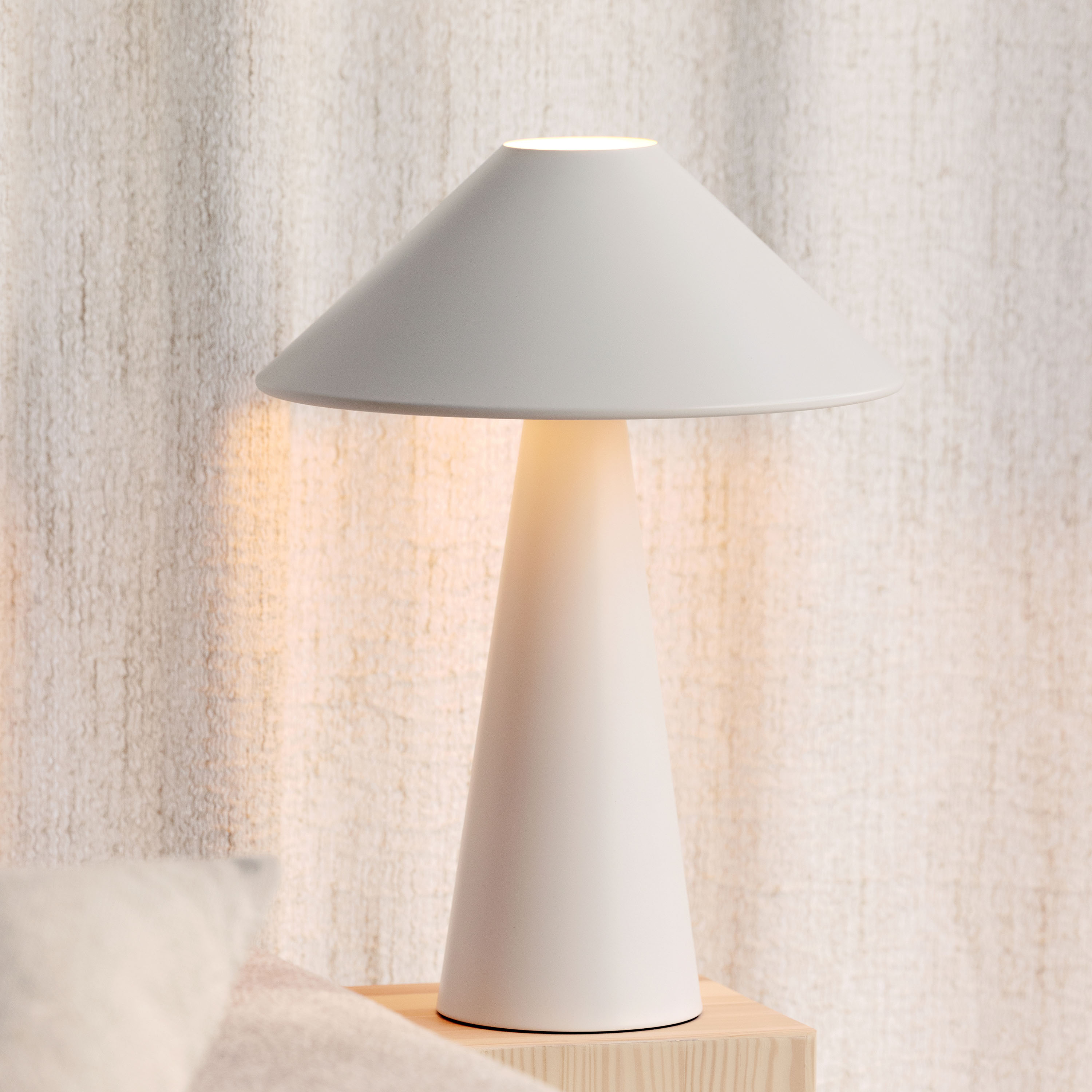 Globen Lighting Cannes Bordlampe Hvit