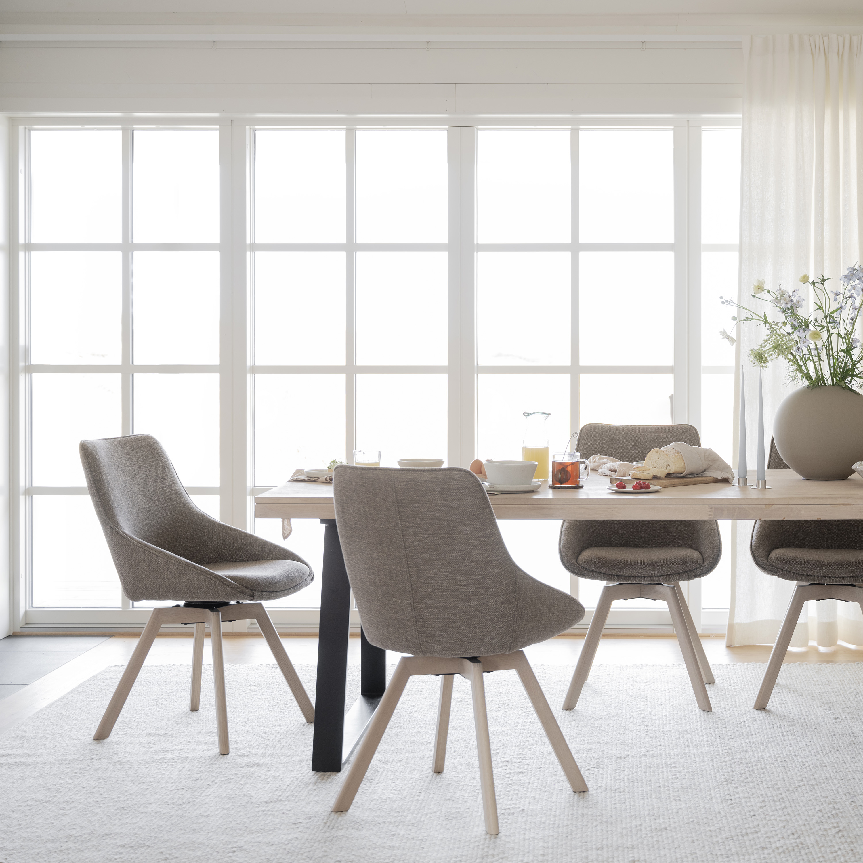 Rowico Home Alison Matstol Mörkbeige/Vitpigmenterad