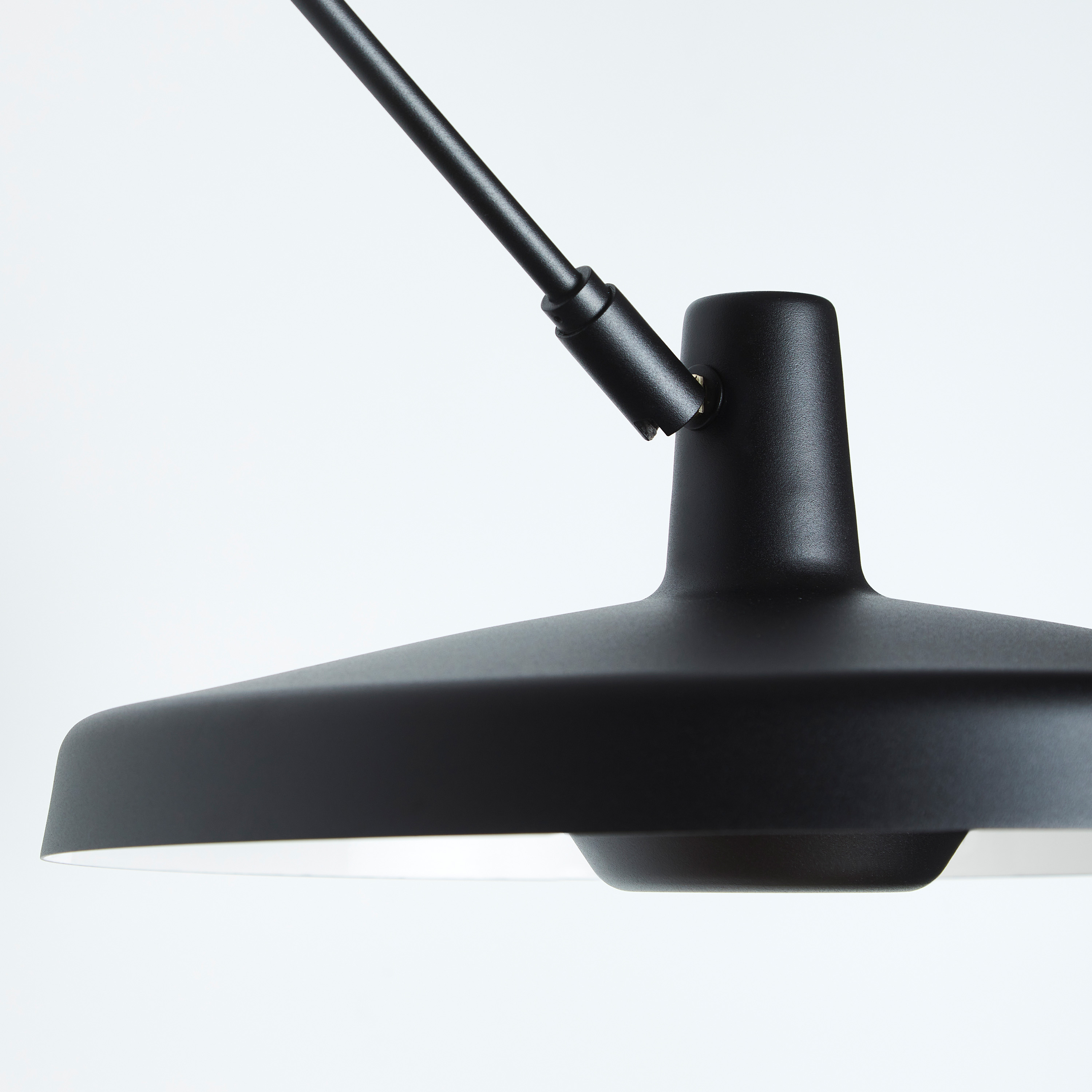 Grupa Arigato Kattovalaisin Black 45