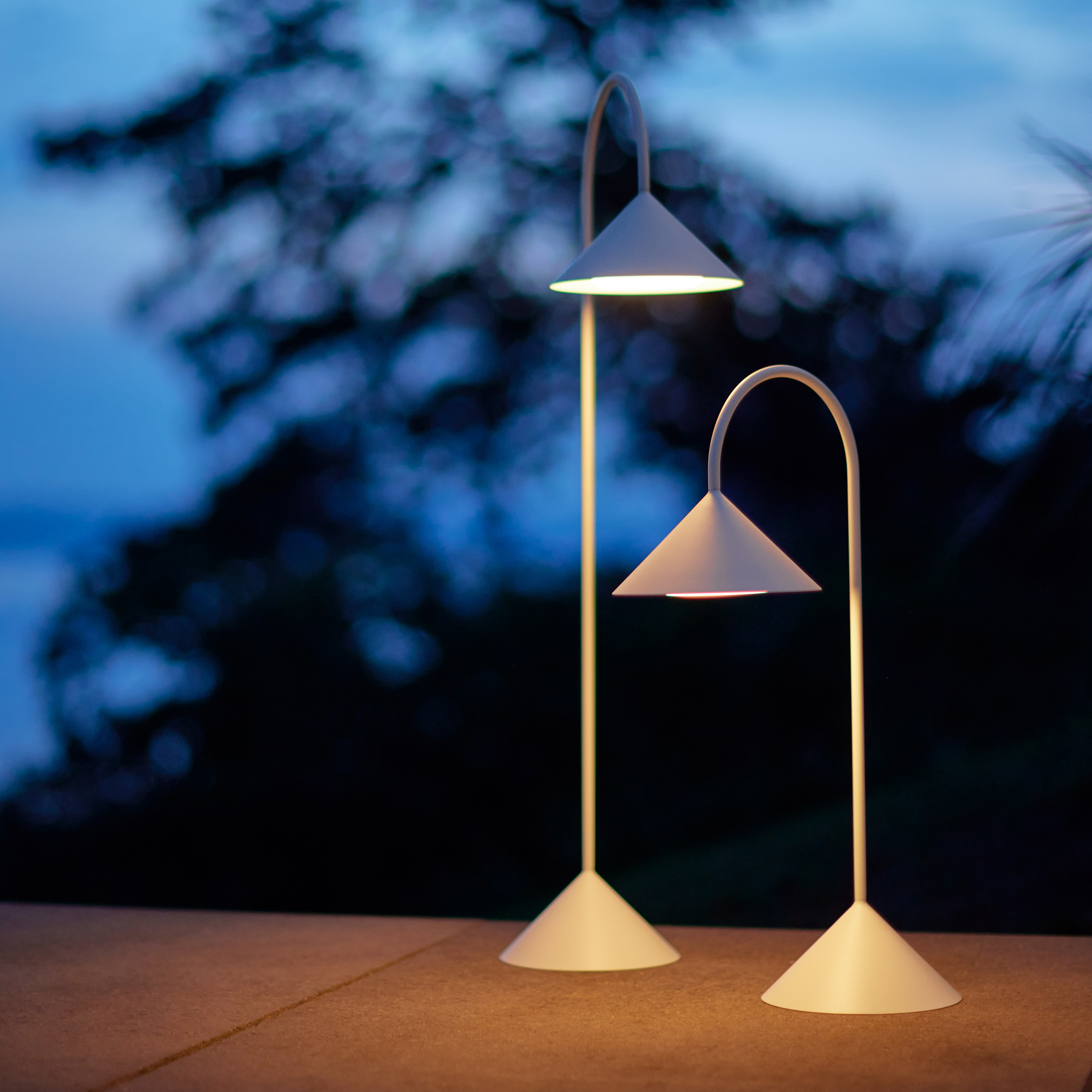 Frandsen Grasp Portabel Bordslampa Matt White 47cm