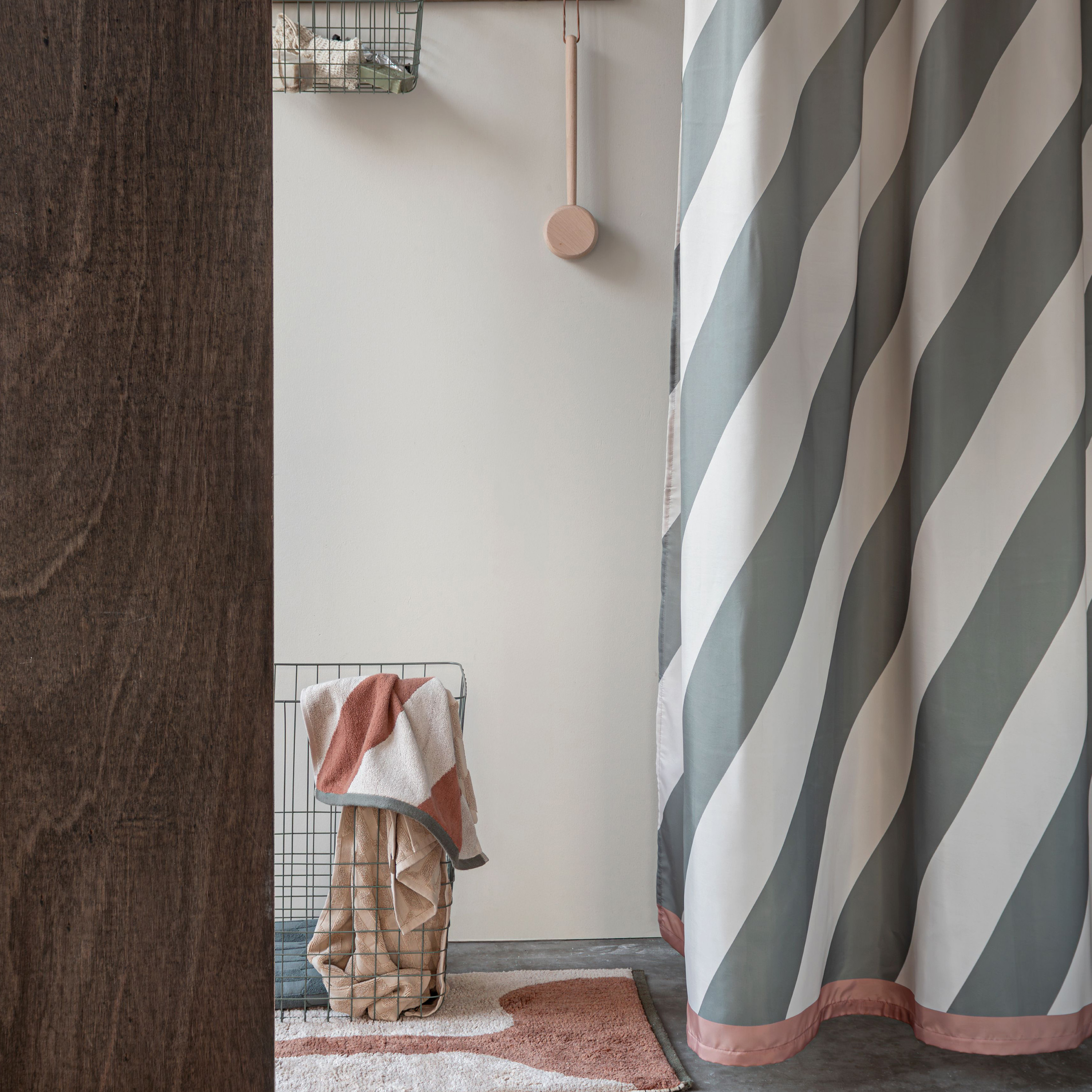 Mette Ditmer Diagonal Suihkuverho Tumma Oliivi