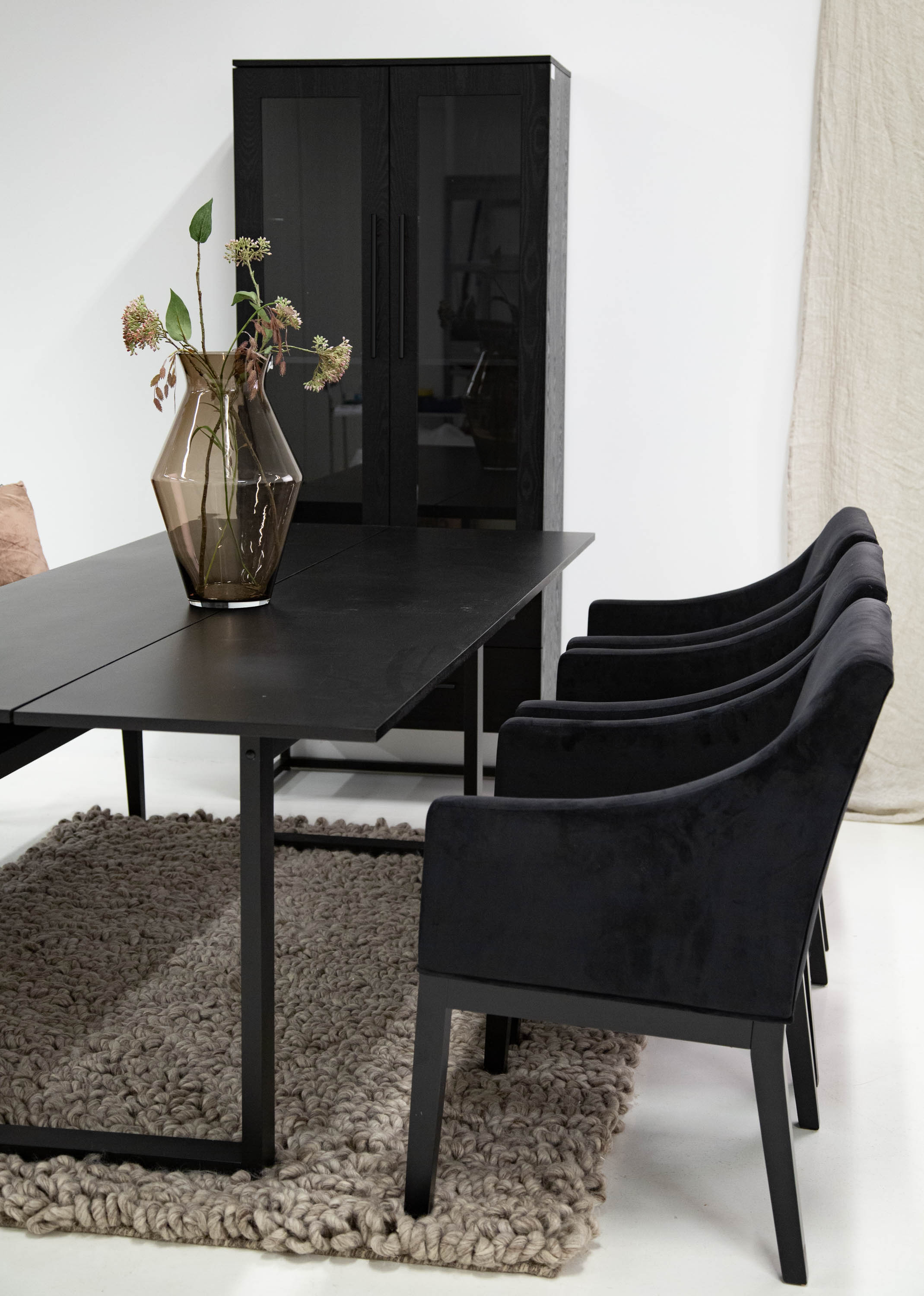 Nordic Home Axel Vitrineskap Svart 80x190cm