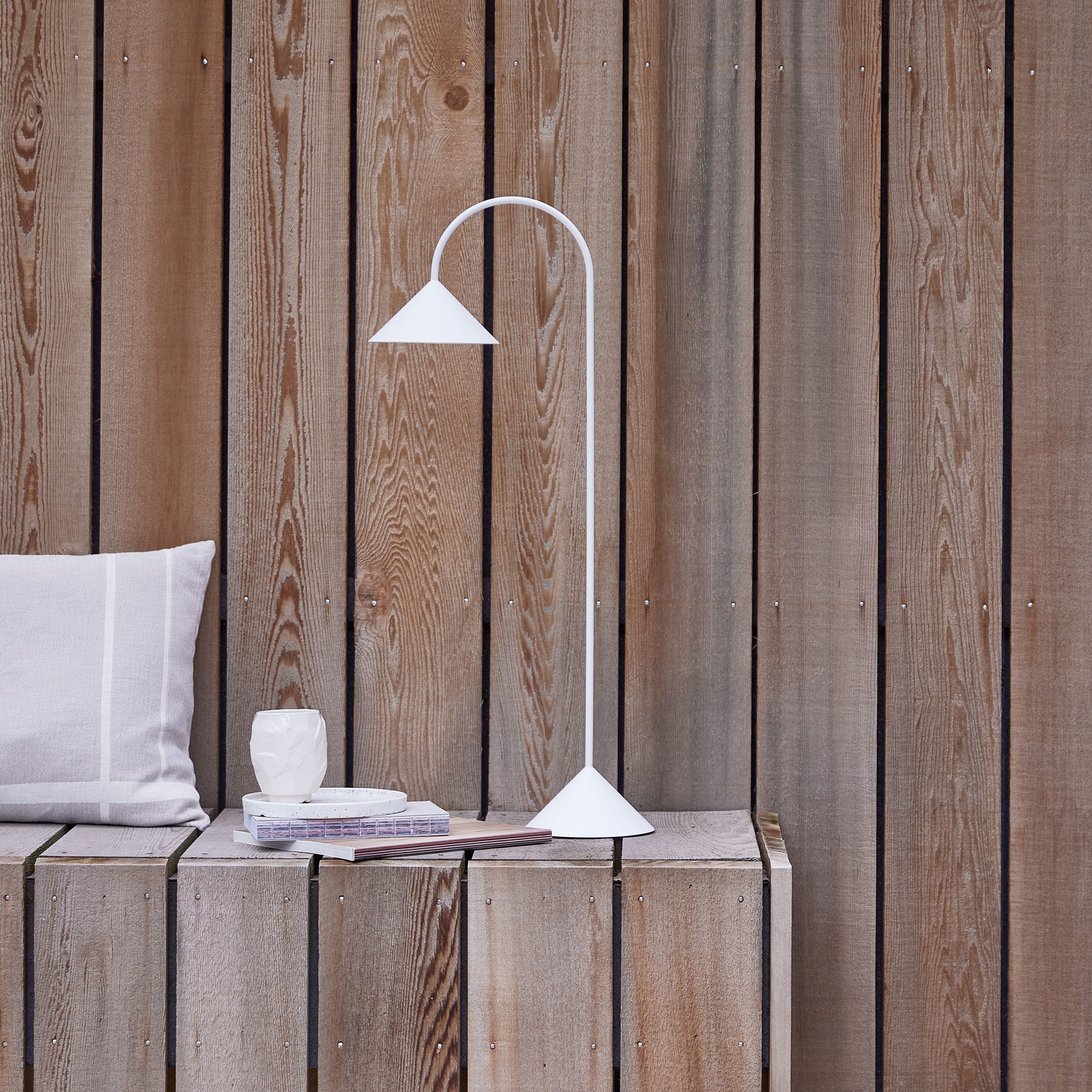 Frandsen Grasp Kannettava Pöytävalaisin Matt White 72cm