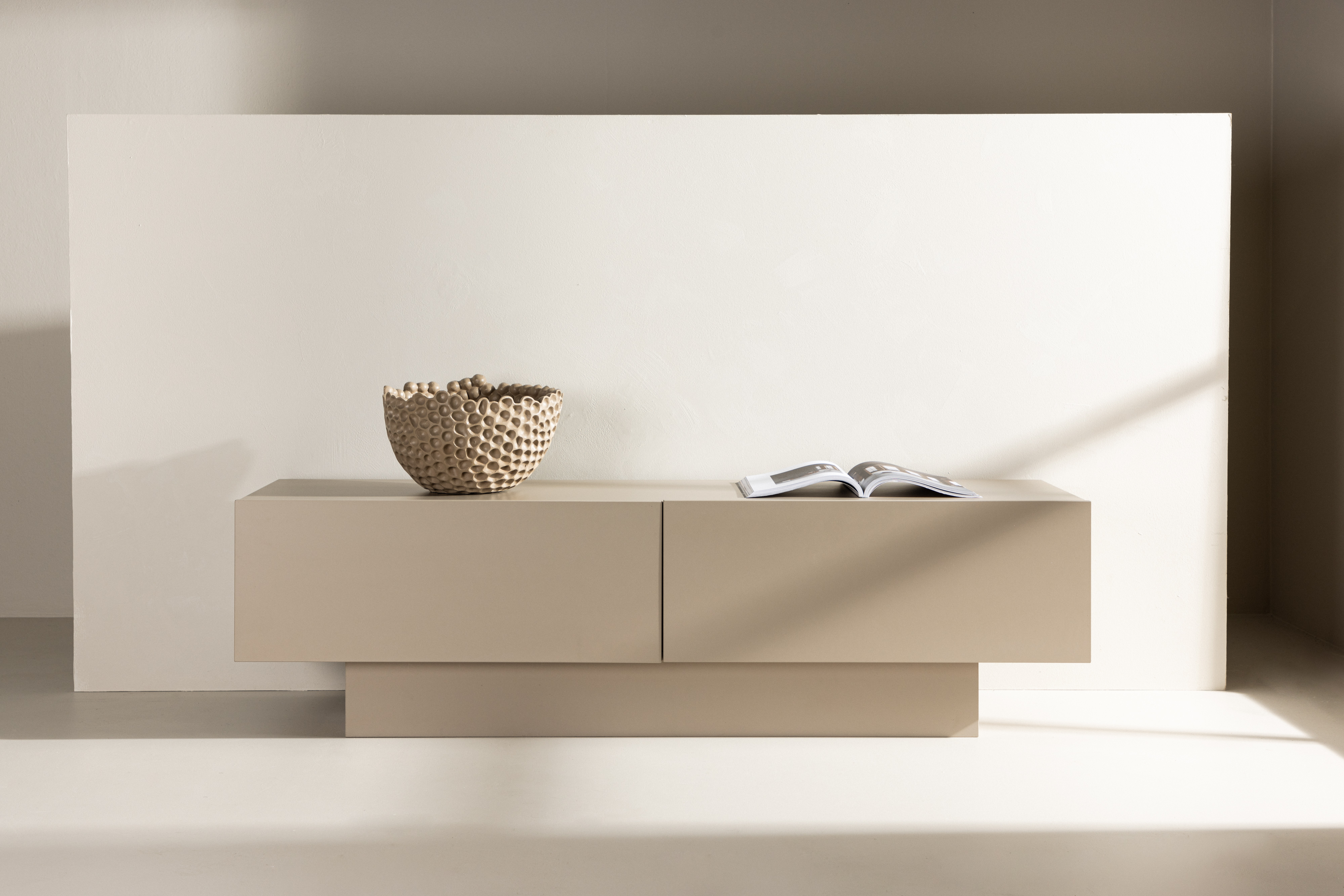 Venture Home Cuenca TV-Bänk Beige/Black 160cm