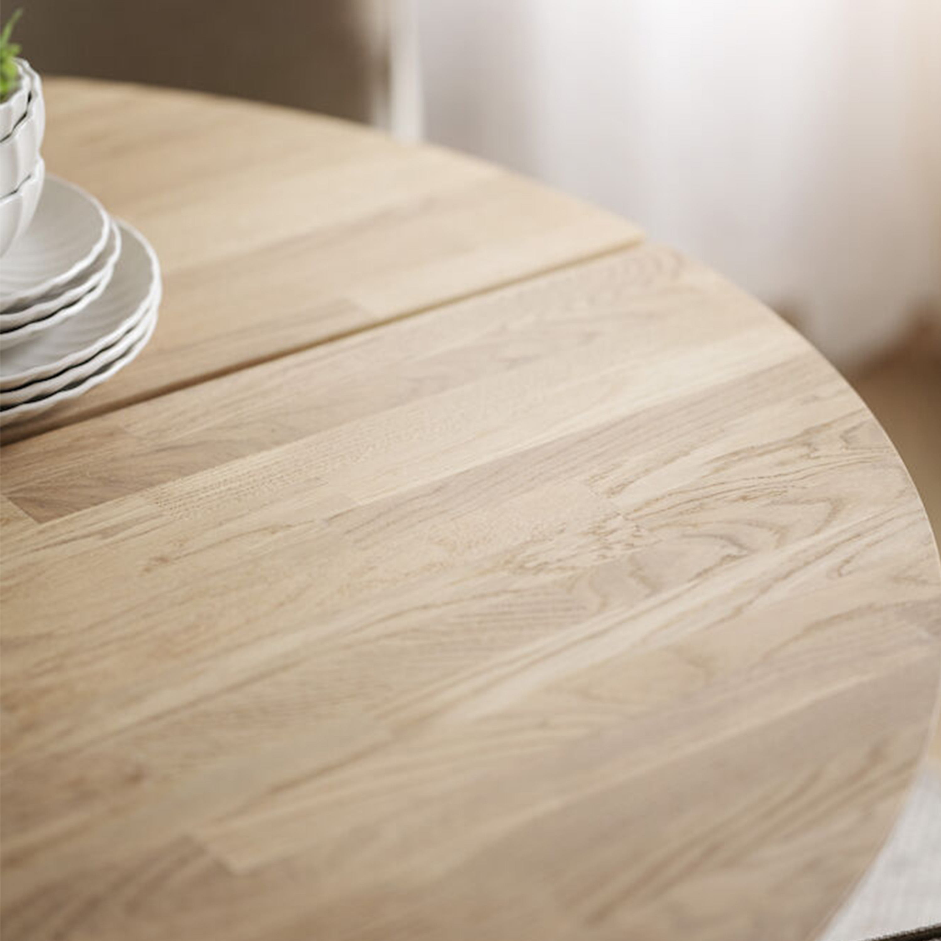 Rowico Home Carradale Esstisch V-Bein Eiche/Schwarz Ø130