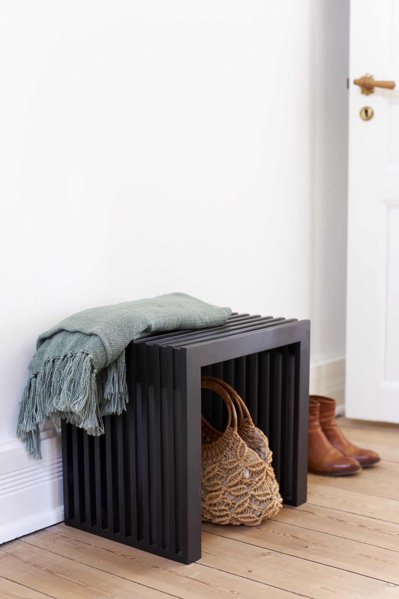 Cinas Rib Sidobord Svart 45cm