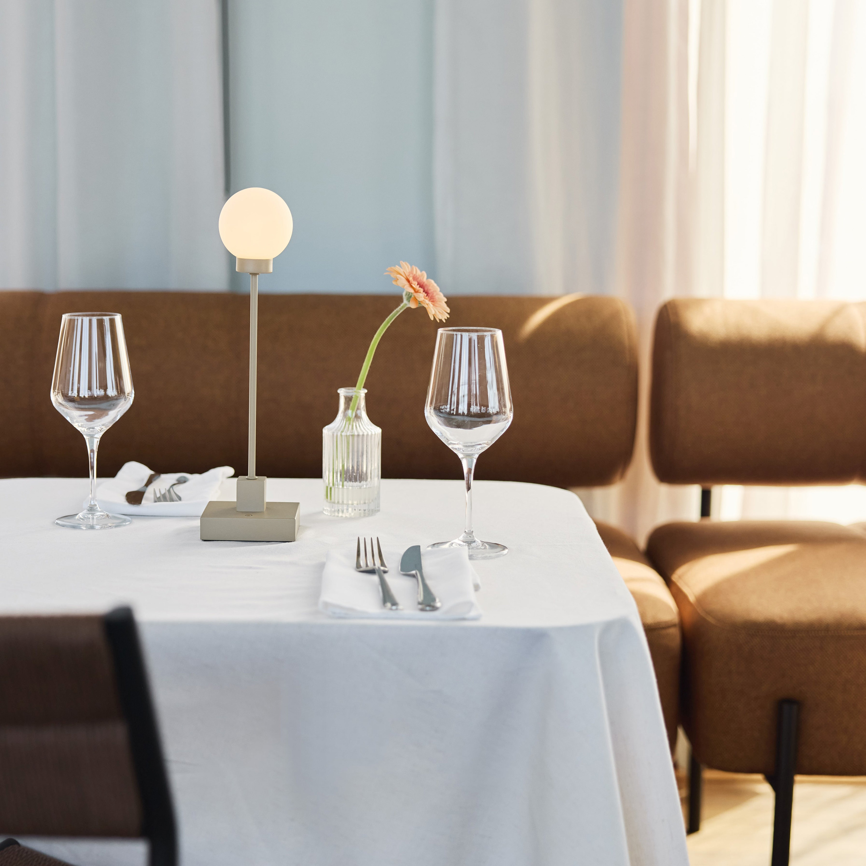 Northern Snowball Tischlampe Tragbar Greige