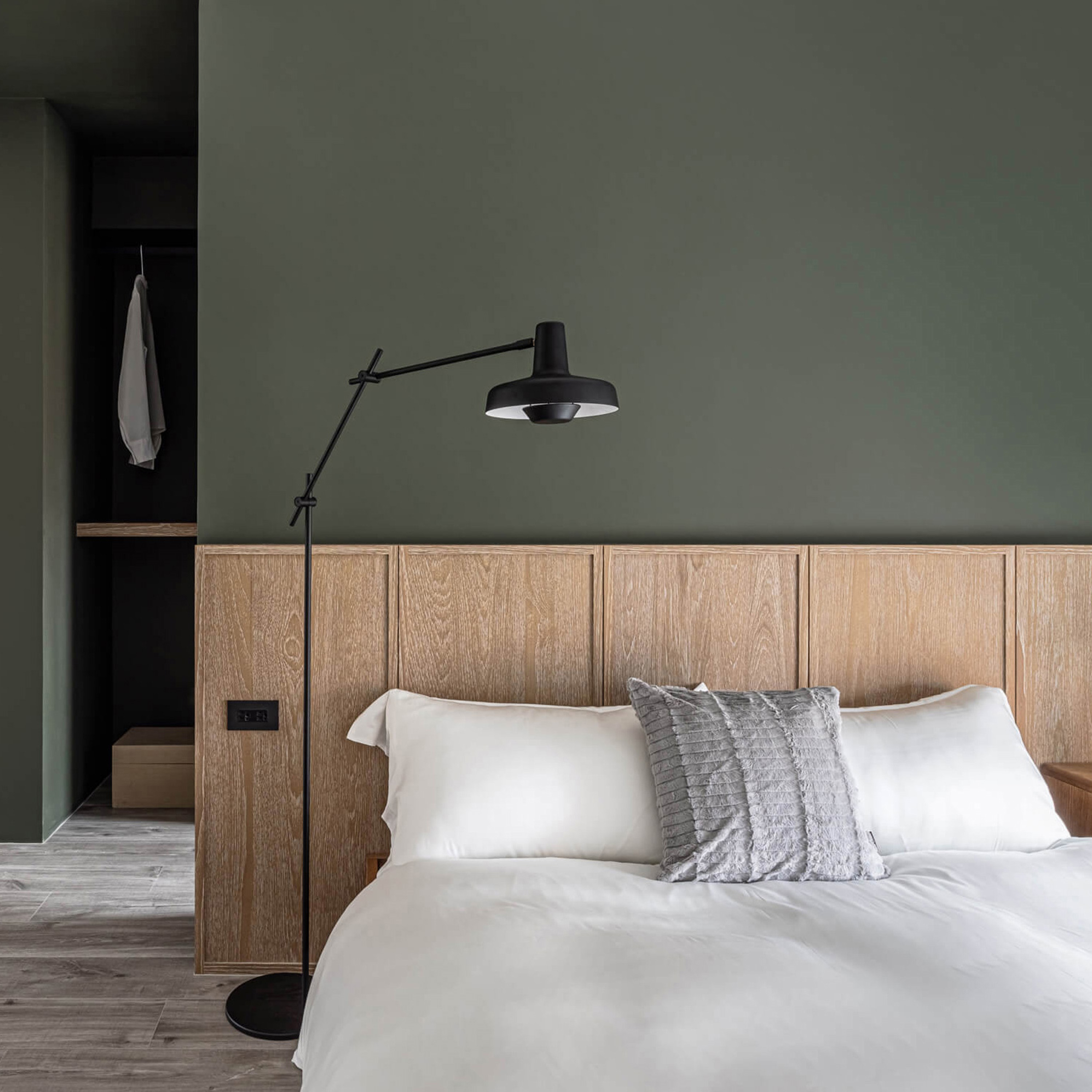 Grupa Arigato Golvlampa Black