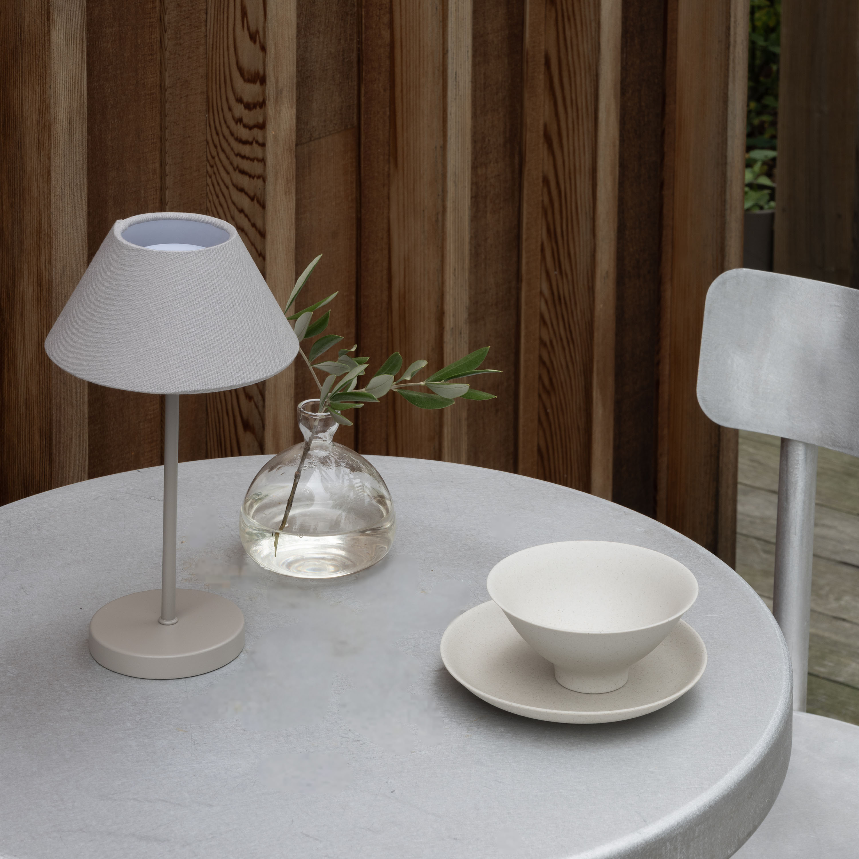 Watt &amp; Veke Teya Tragbare Tischleuchte Warm Grey 26cm