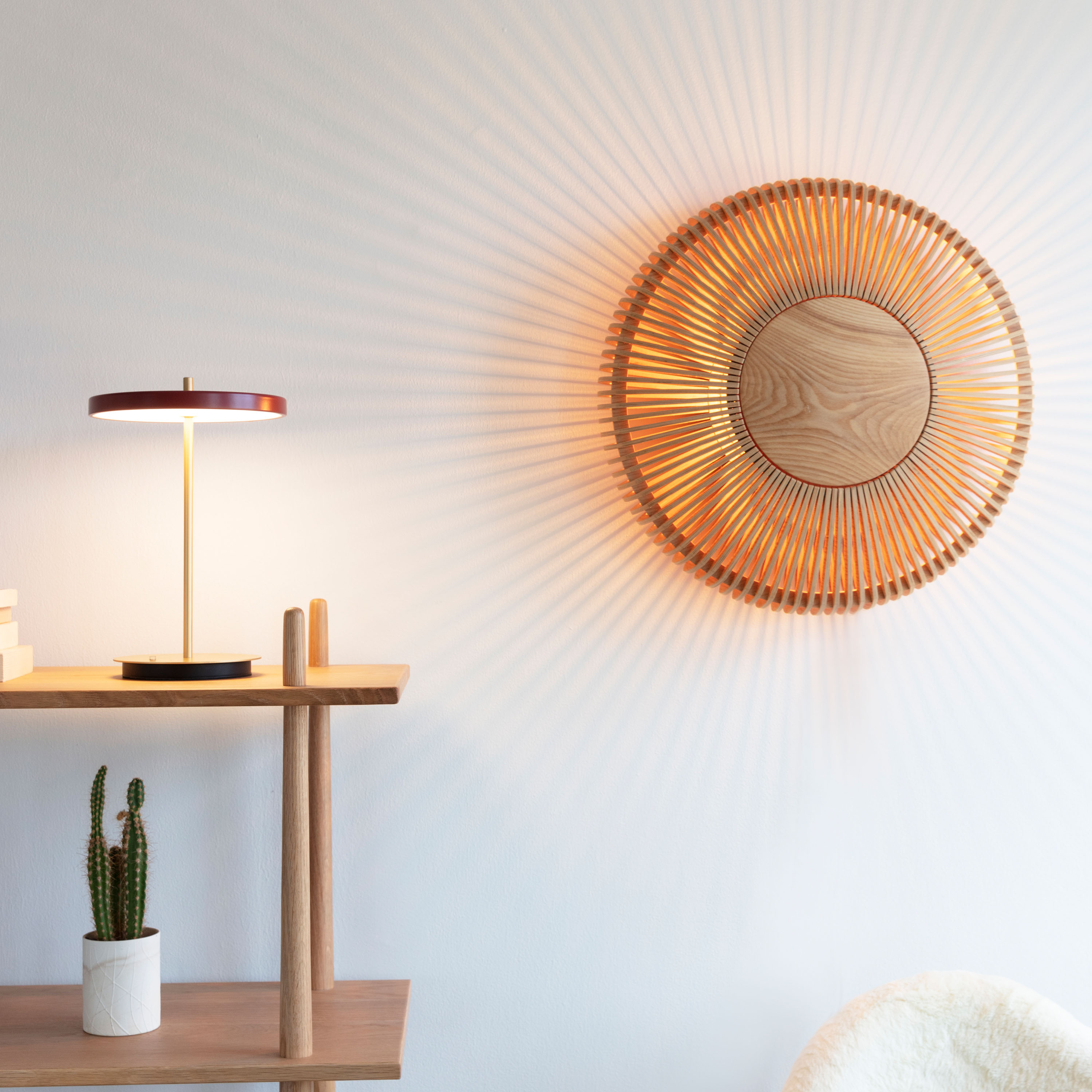 Umage Asteria Move Tragbare Tischlampe Ruby Red