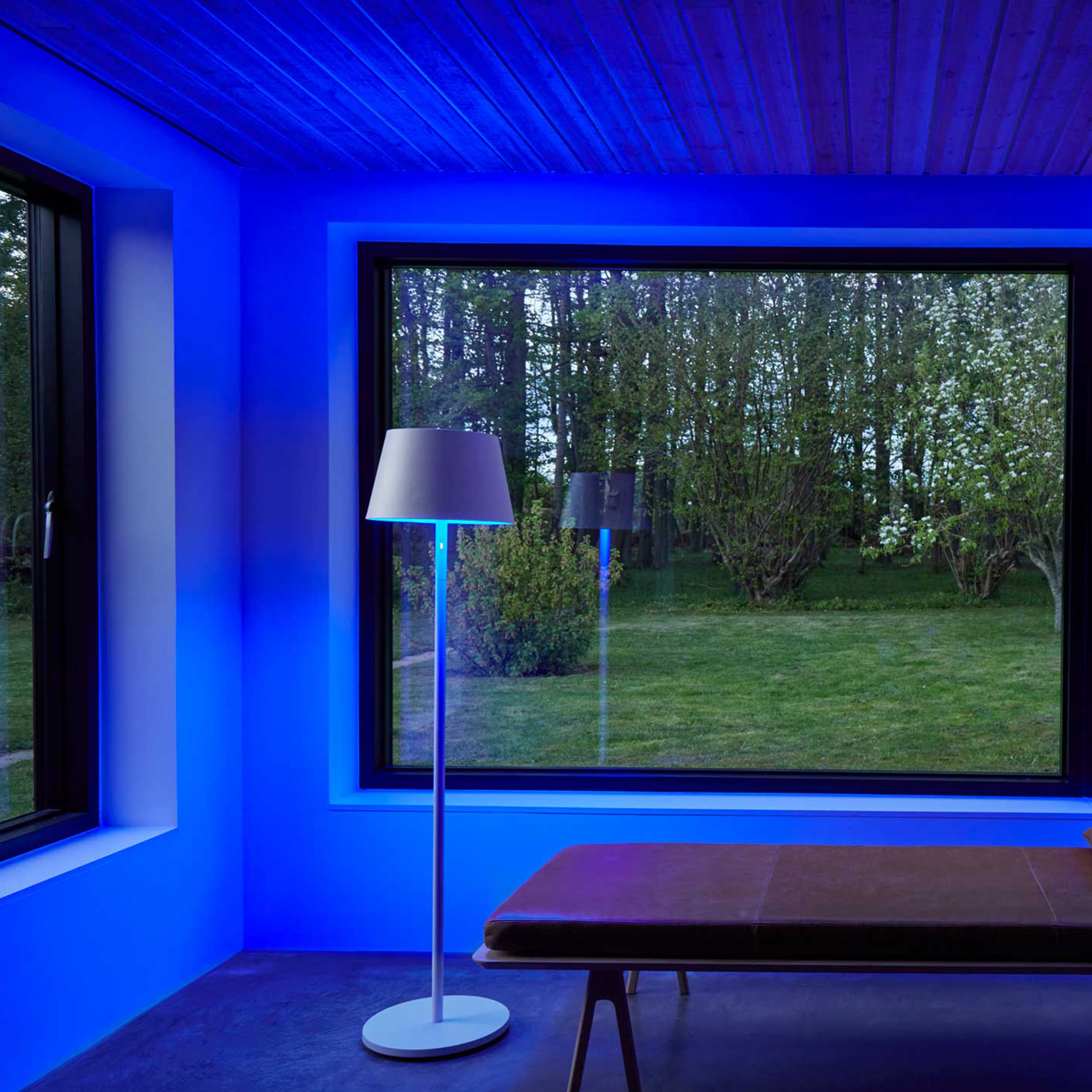 LOOM Design Modi  Portabel Golvlampa White