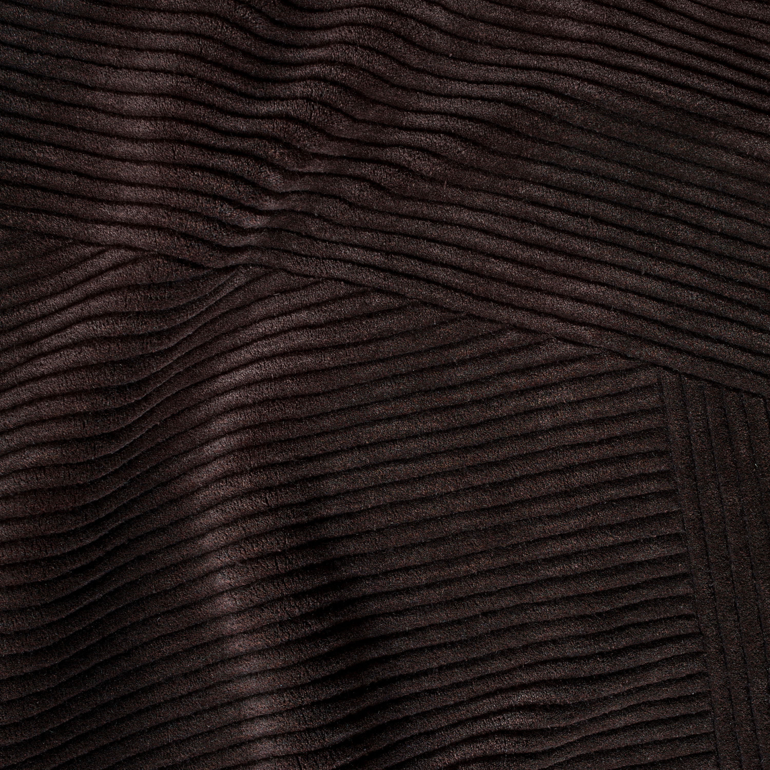 Northern Row Ullteppe Dark Brown Medium