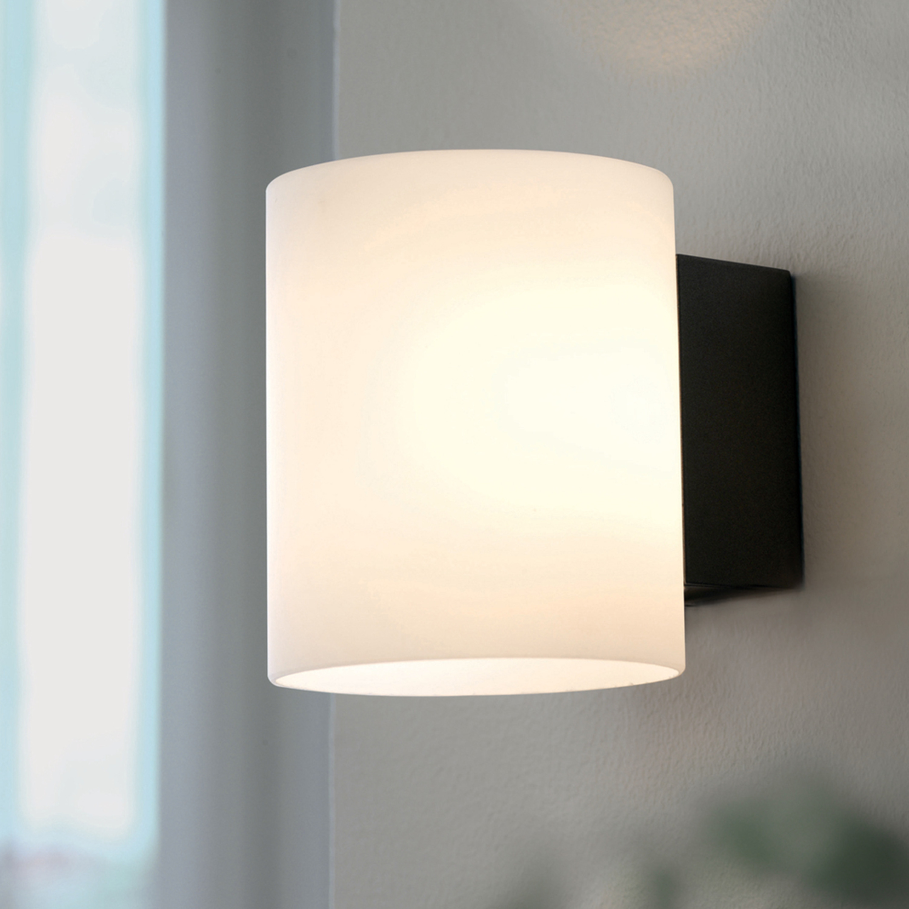 Herstal Evoke Vegglampe Antrasitt/Opalglass Small