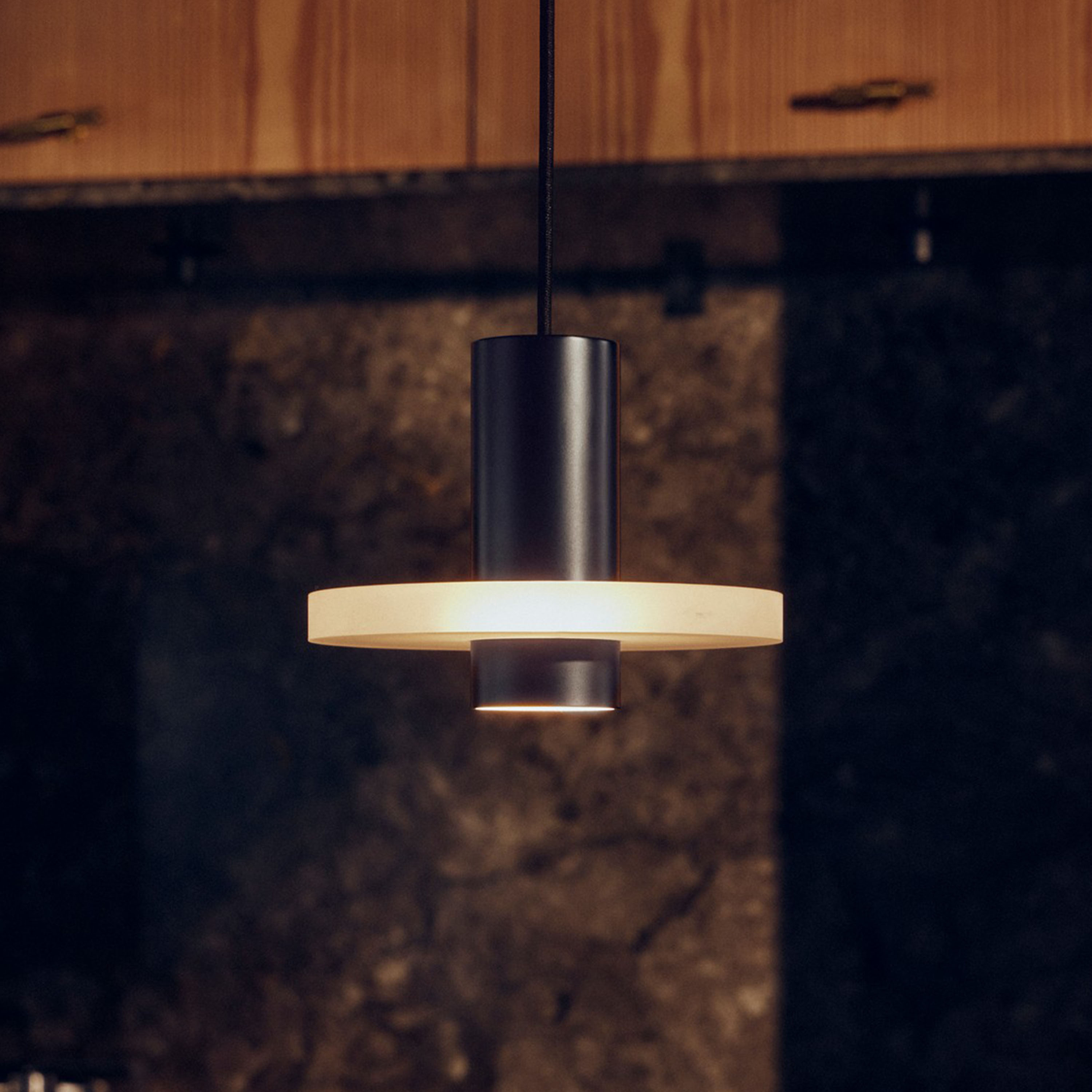 Frandsen Flake Taklampa Frosted Matt Black Ø19