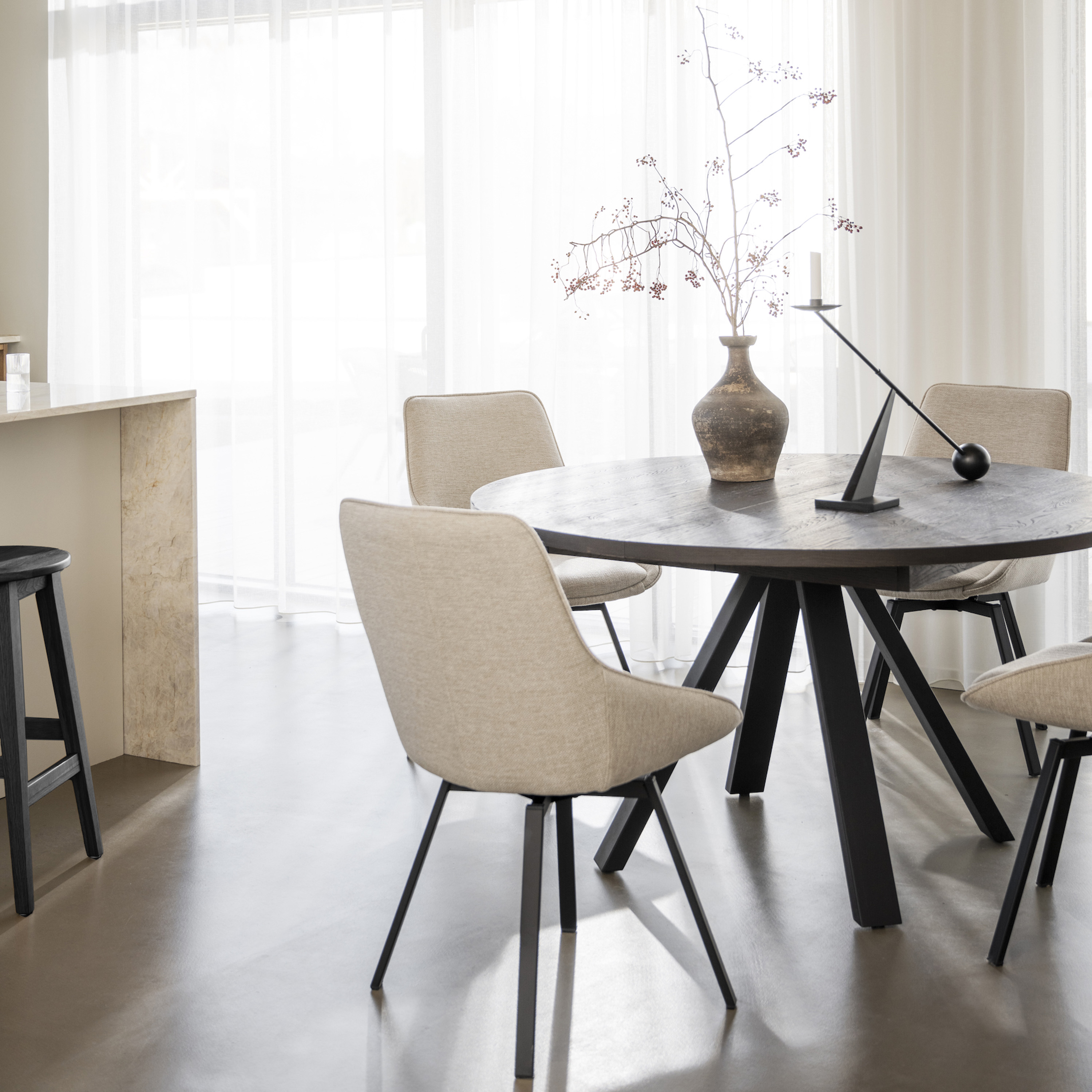 Rowico Home Maddock Matbord Brun/Svart Ø135