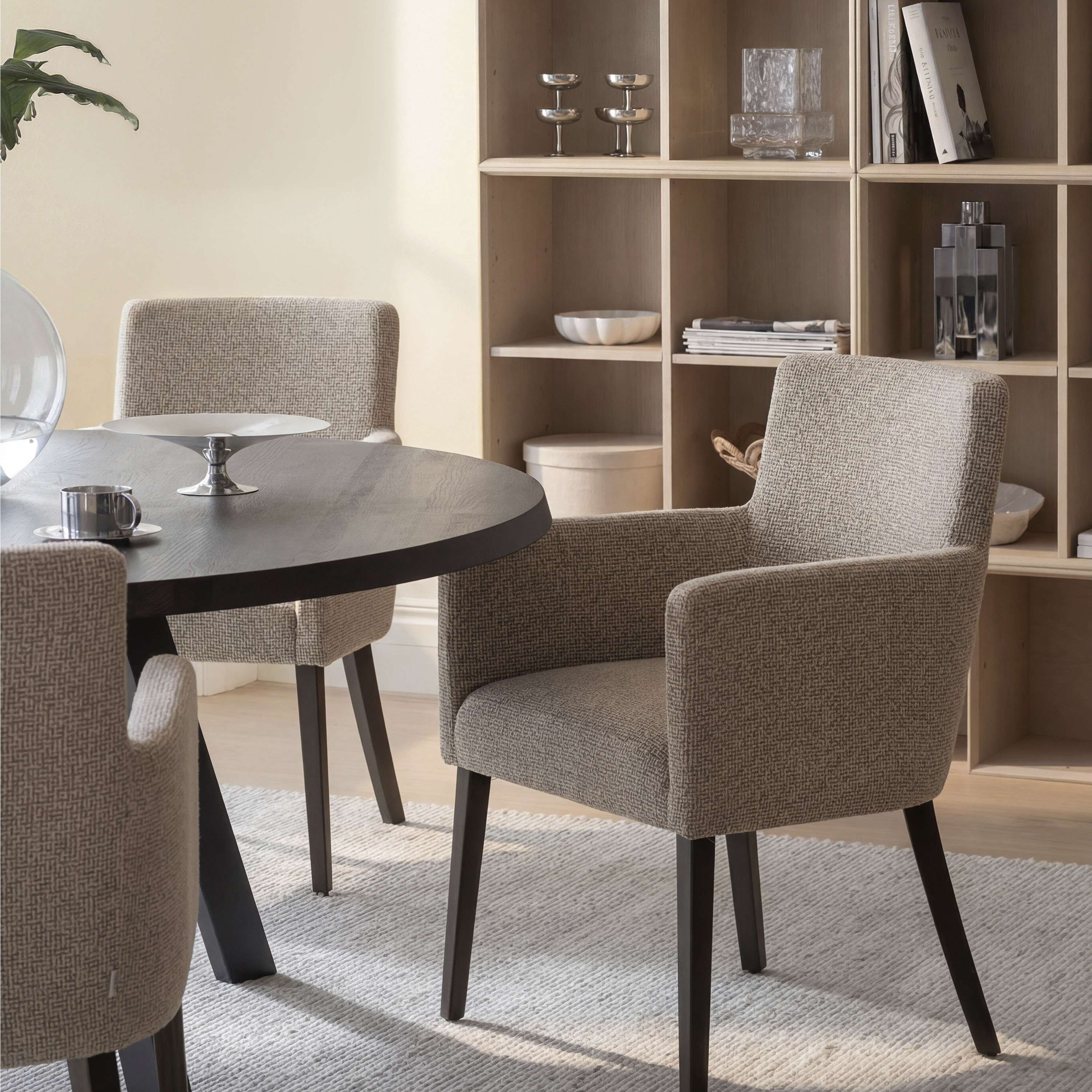 Hudson Karmstol Mellanbeige/Brunbetsad Ek