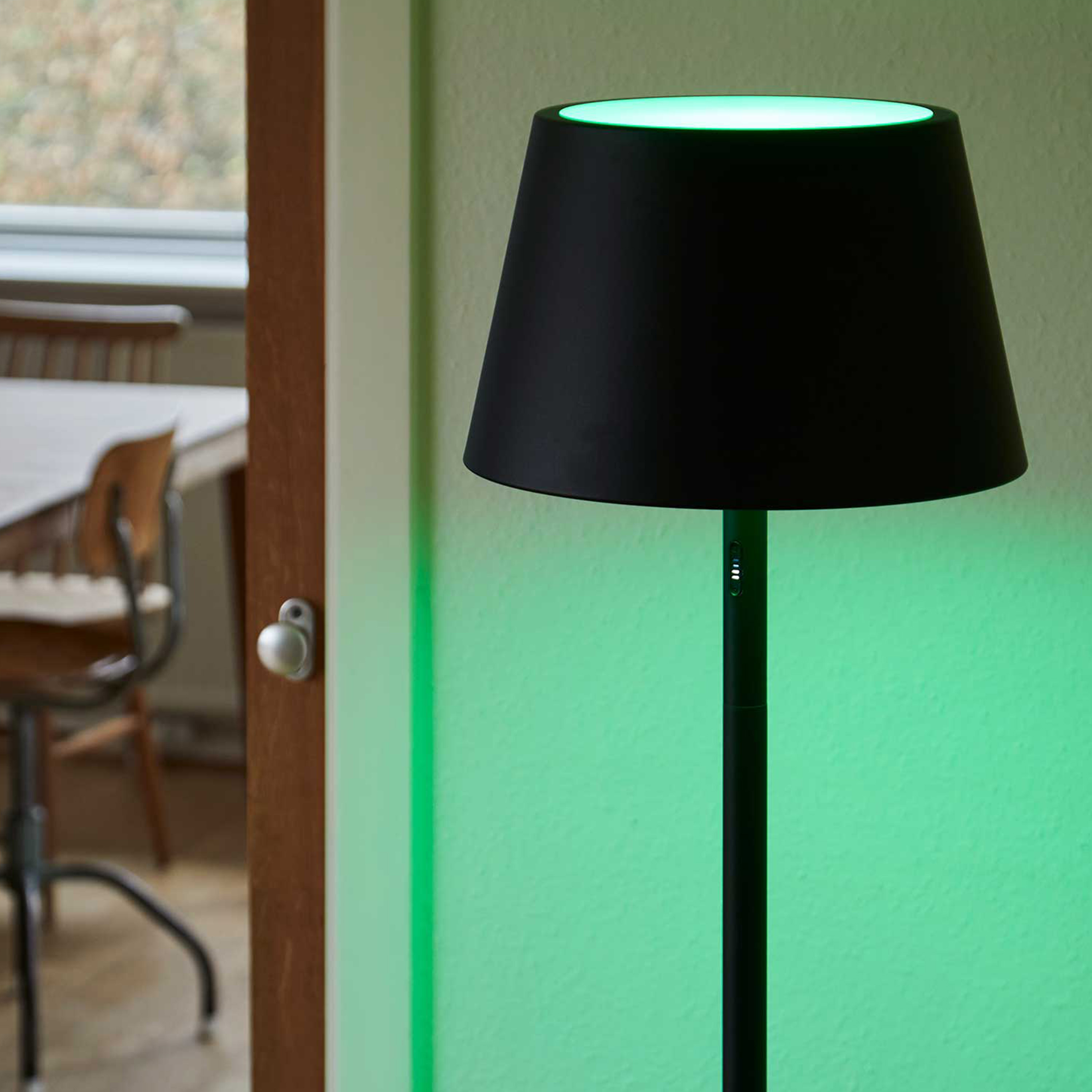 LOOM Design Modi Portabel Golvlampa Black