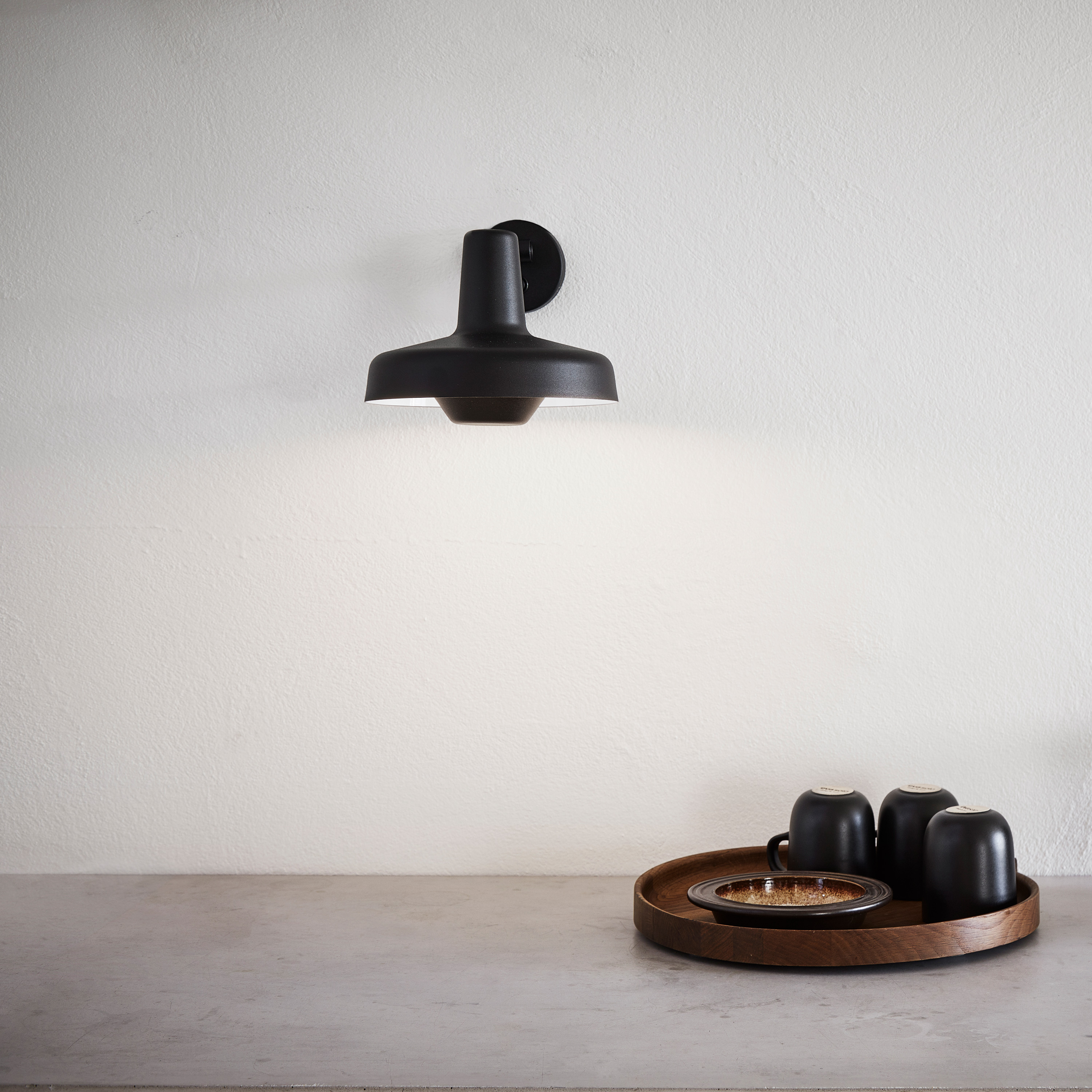 Grupa Arigato Vegglampe Extra Short Black
